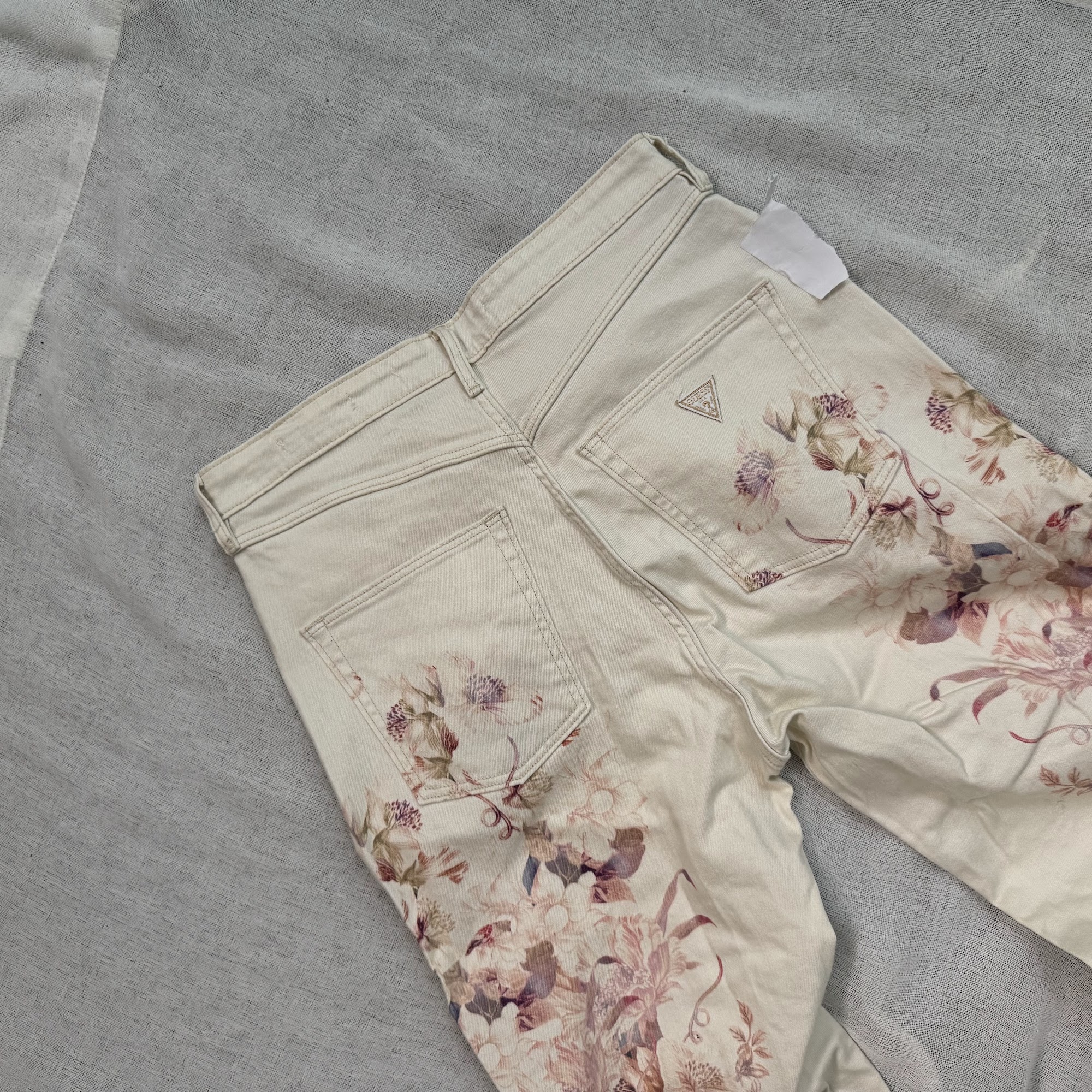 Vaqueros Guess POP 70S floral – Crema, 30 (tara) image 3