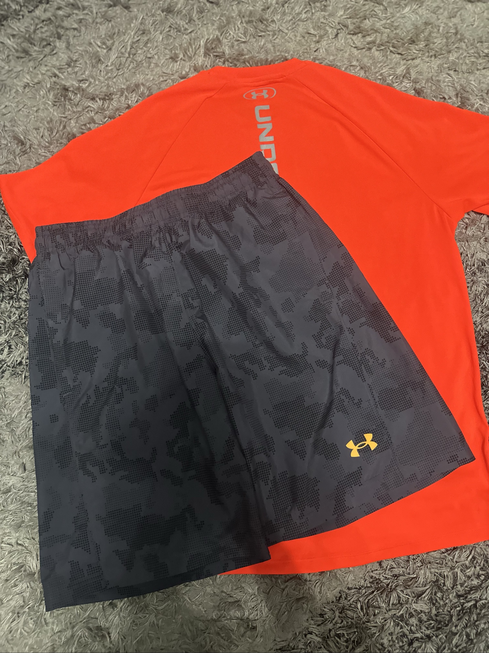Under Armour Men's Orange T-Shirt & Black Camo Shorts Medium Loose Fit image 5