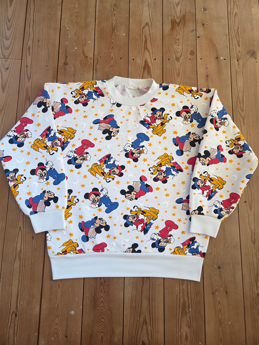 Unbranded Mickey Mouse & Pluto All-Over Print Sweatshirt Size Small