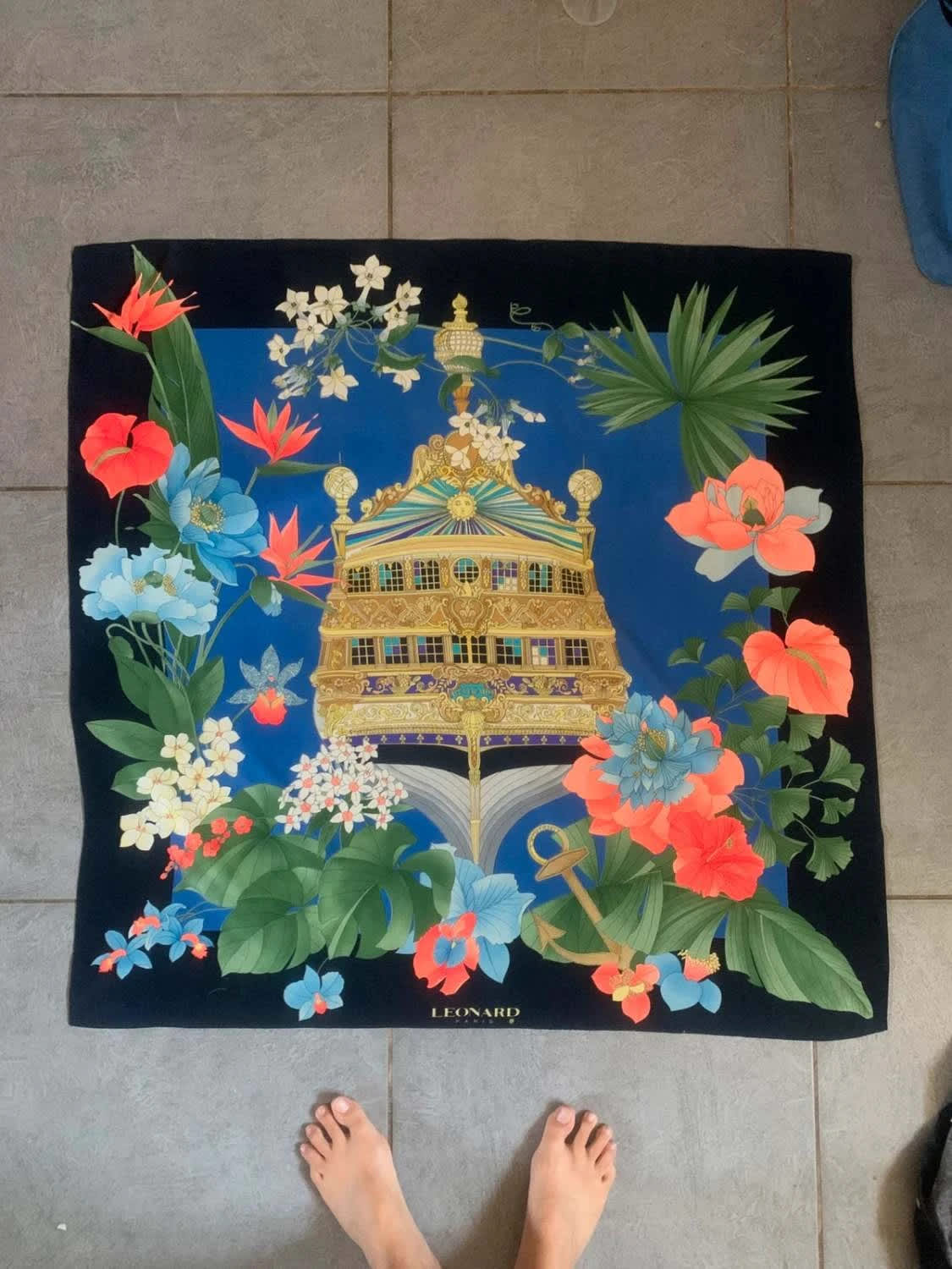 Foulard carré en soie noire multicolore Leonard Paris, motif floral Galleon, 90 cm image 7