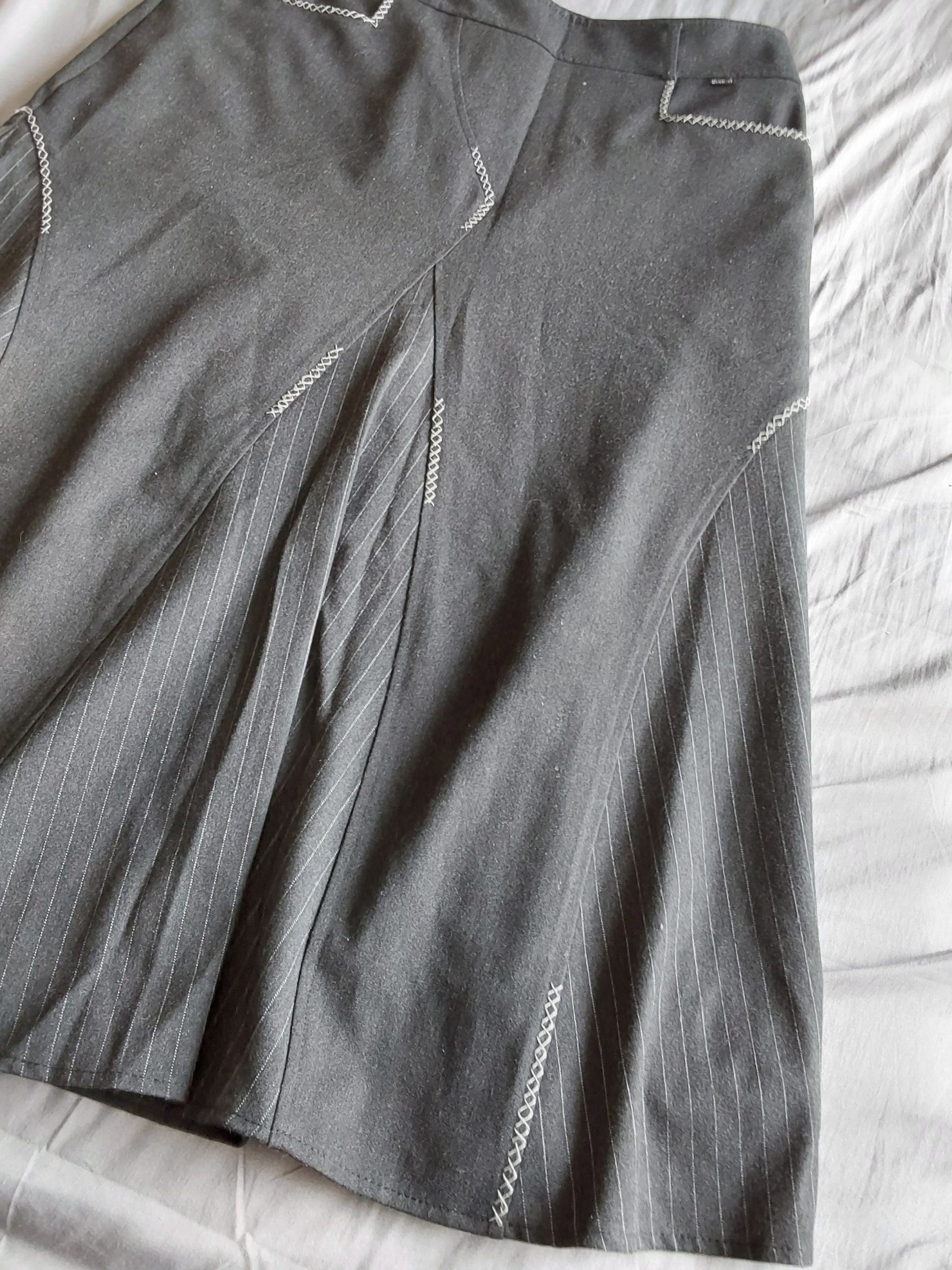 Guzela Black & Grey Pinstripe Skirt UK 18 with White Stitching Y2K Ladies image 3