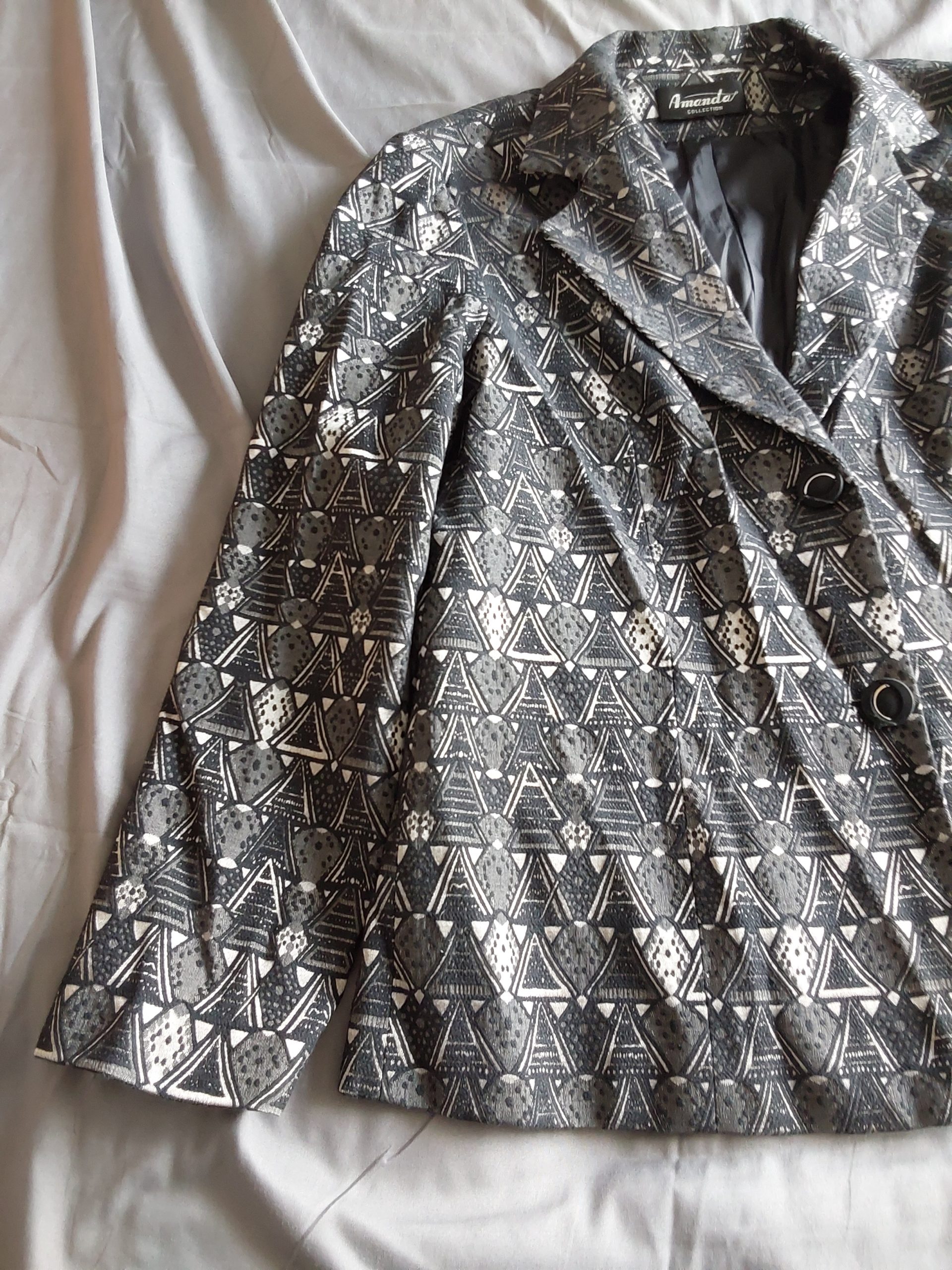Amanda Collection Women's Black, Grey & White Patterned Blazer Size 12 image 2