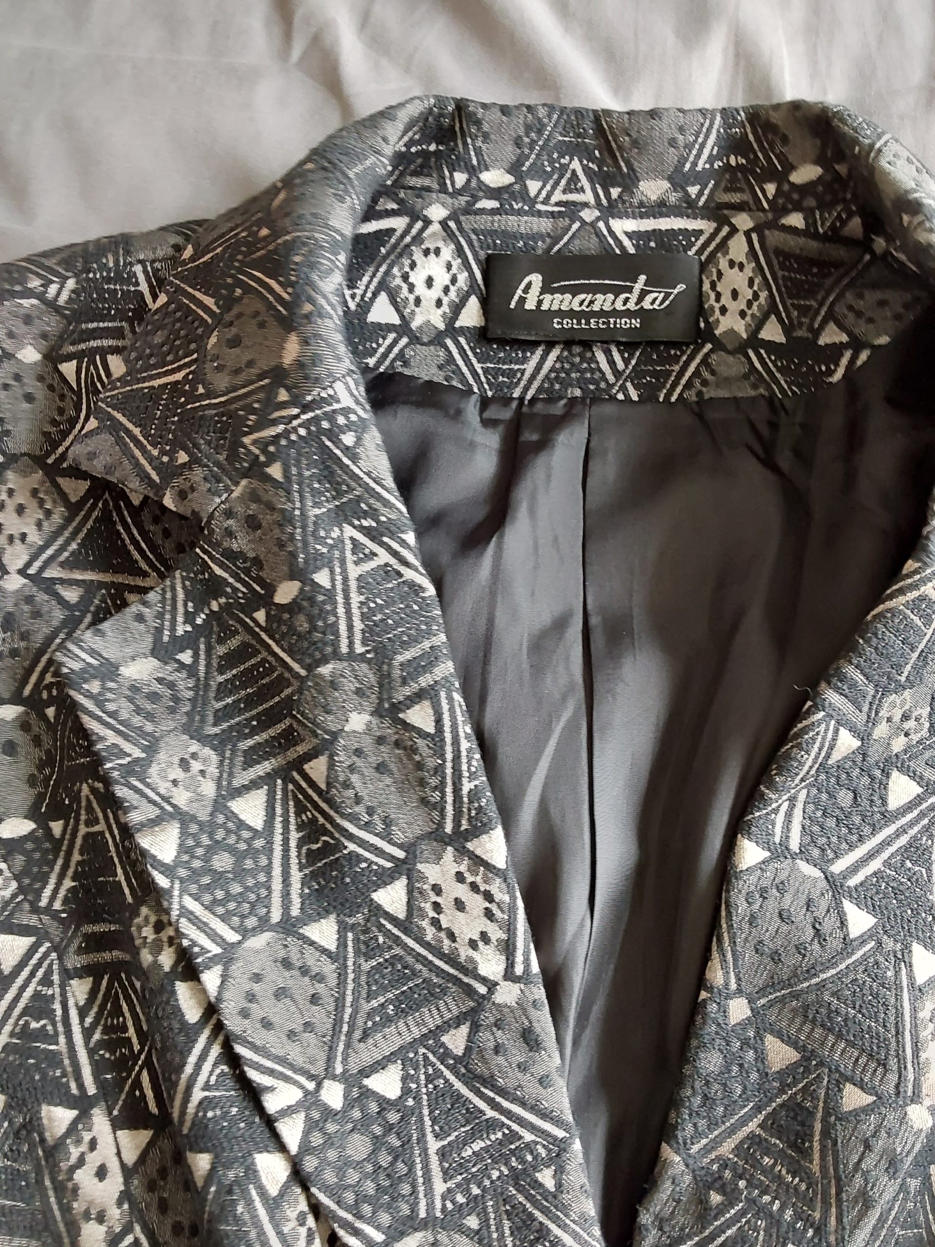 Amanda Collection Women's Black, Grey & White Patterned Blazer Size 12 image 3