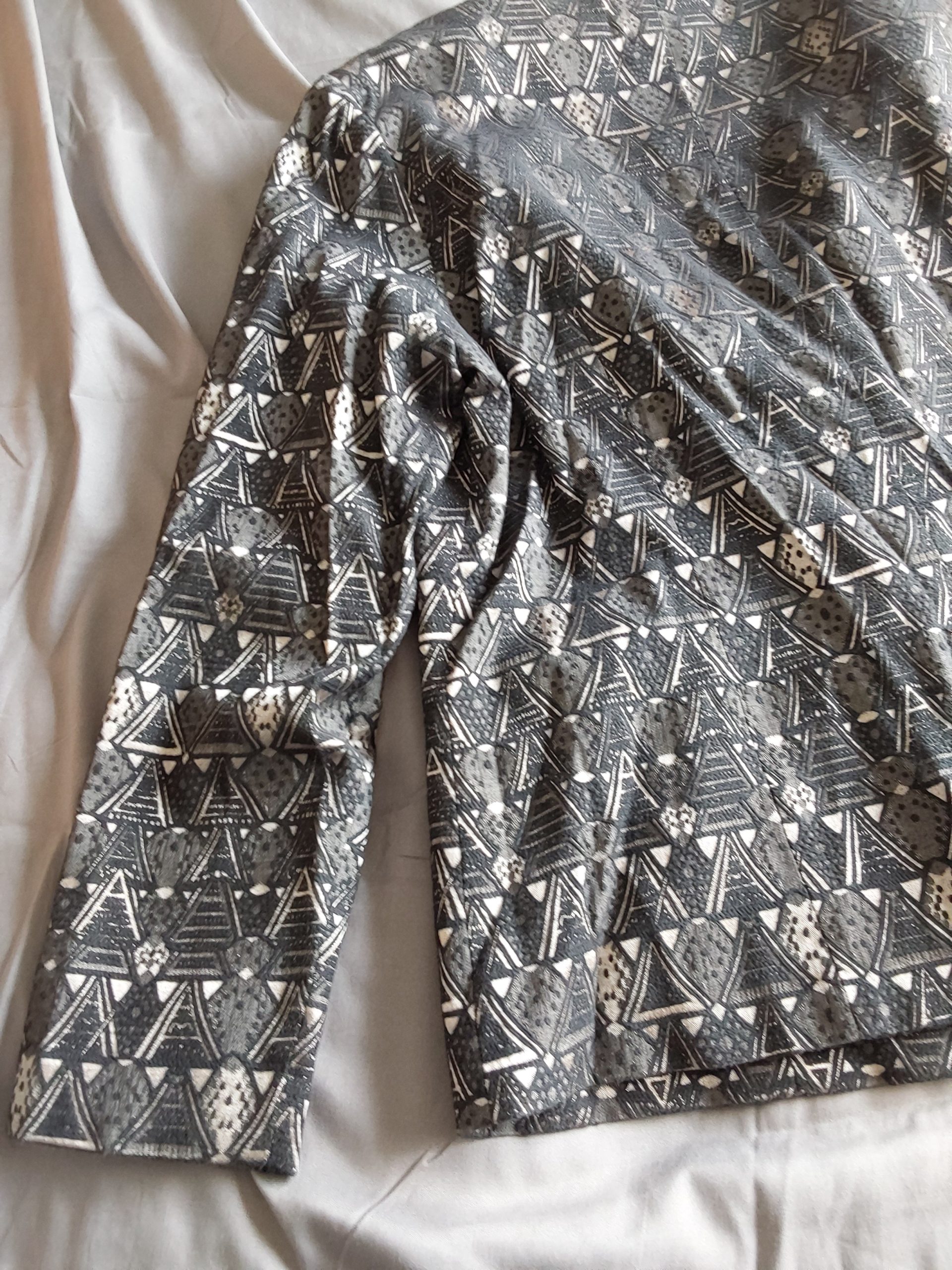 Amanda Collection Women's Black, Grey & White Patterned Blazer Size 12 image 5