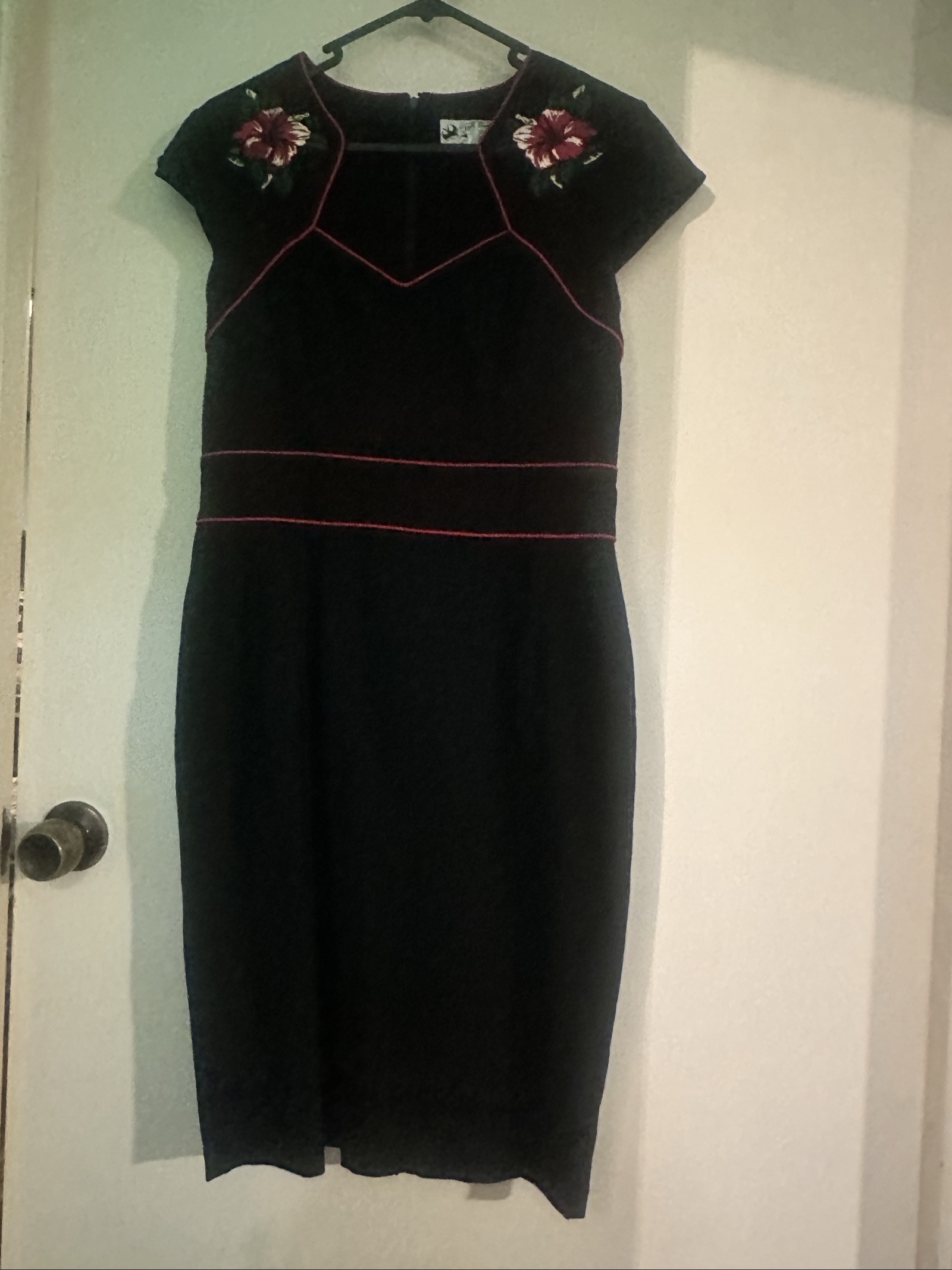 Hell Bunny Women Black & Red Embroidered Floral Pencil Dress Large