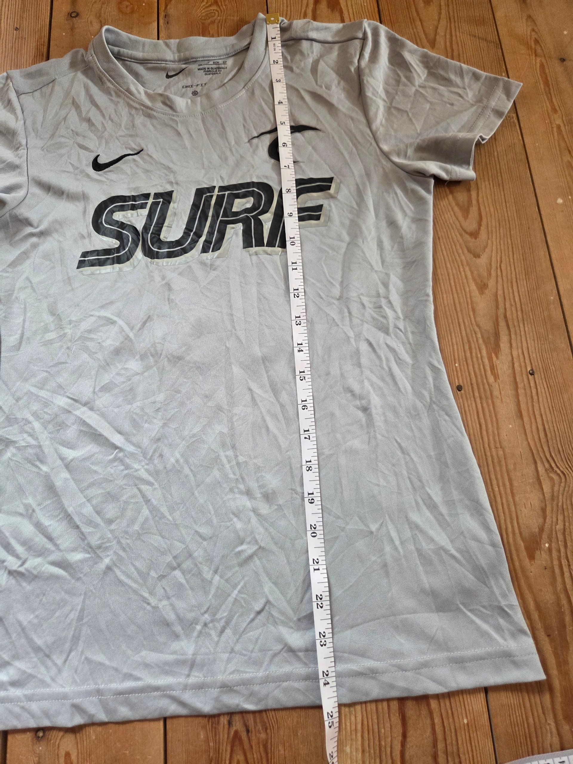 Nike Women’s Grey Dri-FIT SURF Graphic T-Shirt Size XS Number 6 image 3