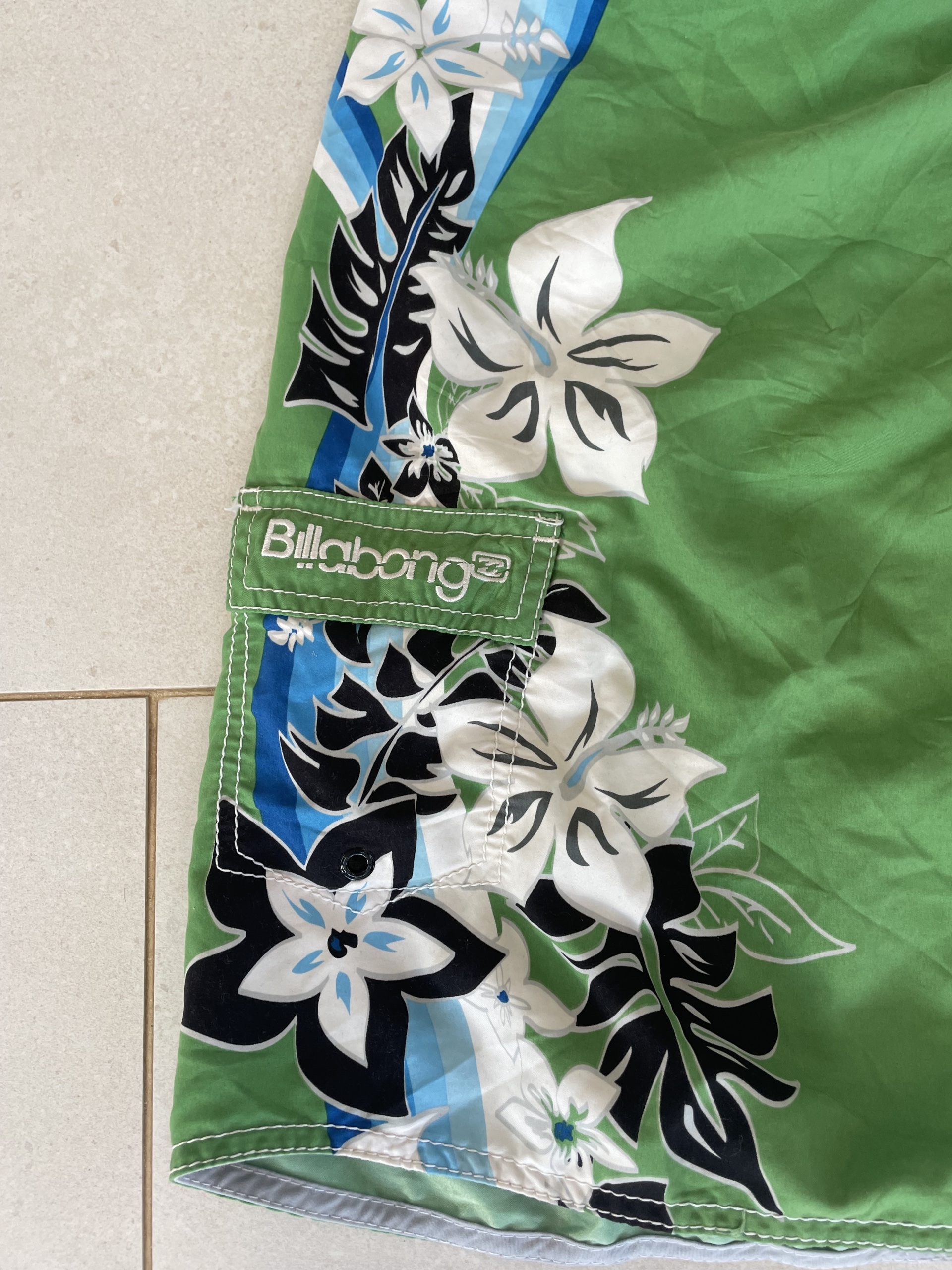 Billabong Men's Green Floral Board Shorts 34 image 2