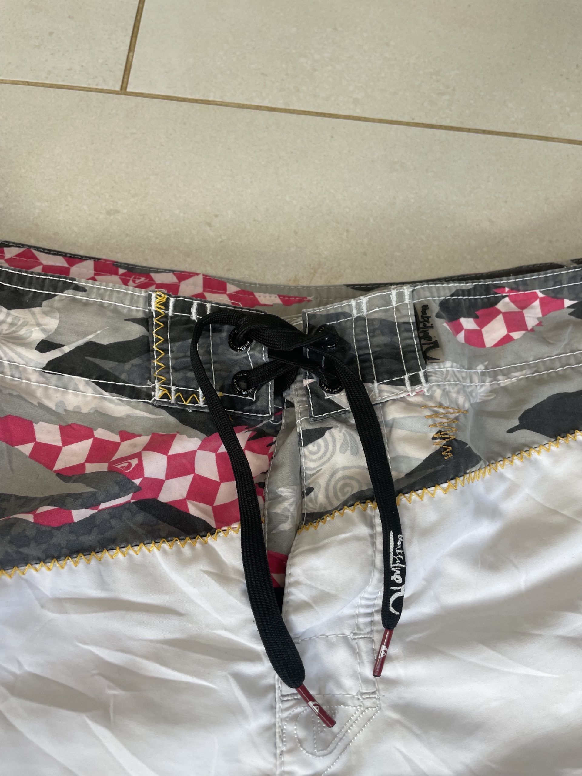 Quiksilver White & Black Graphic Swim Shorts 36 image 3
