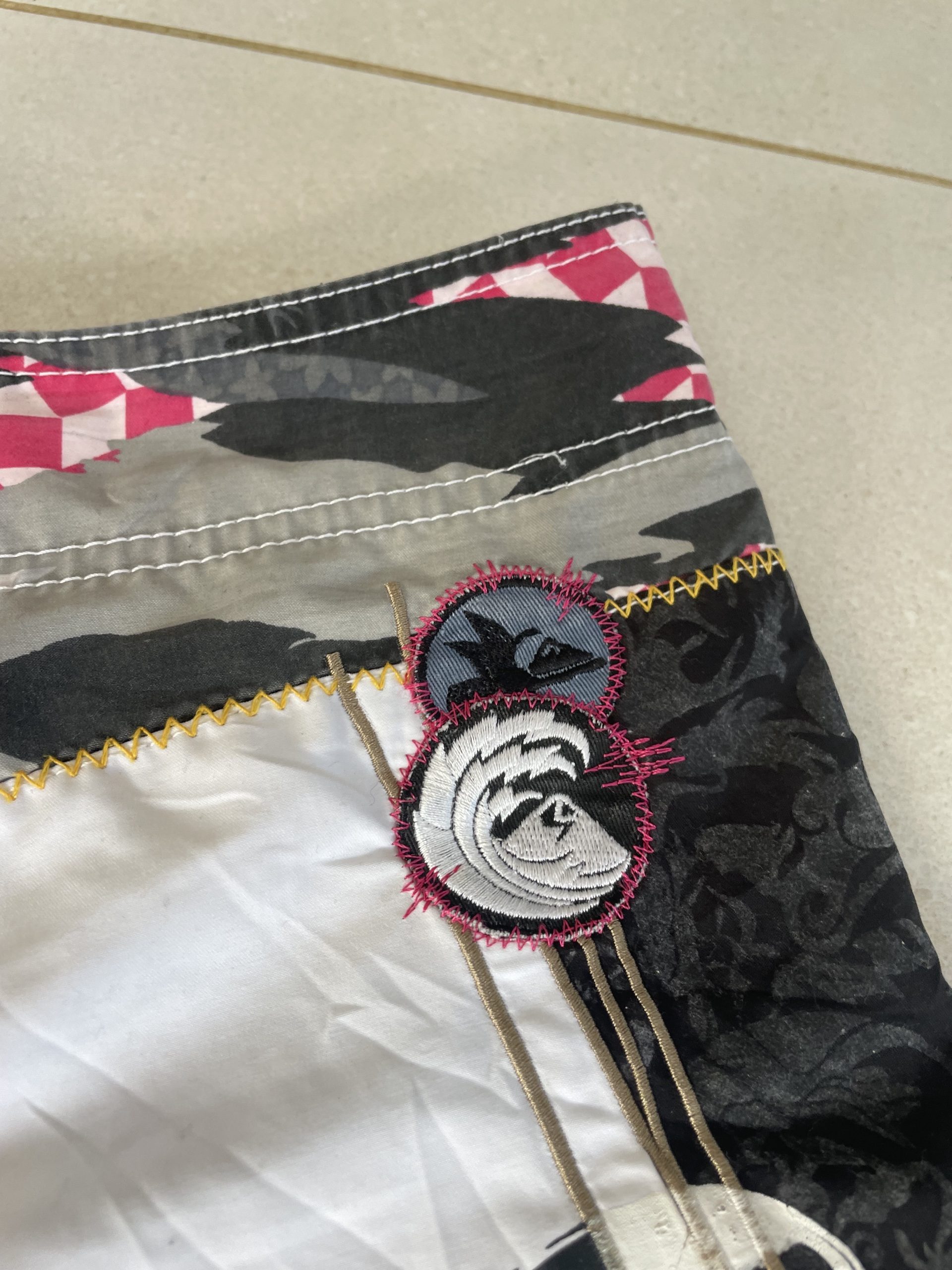 Quiksilver White & Black Graphic Swim Shorts 36 image 4