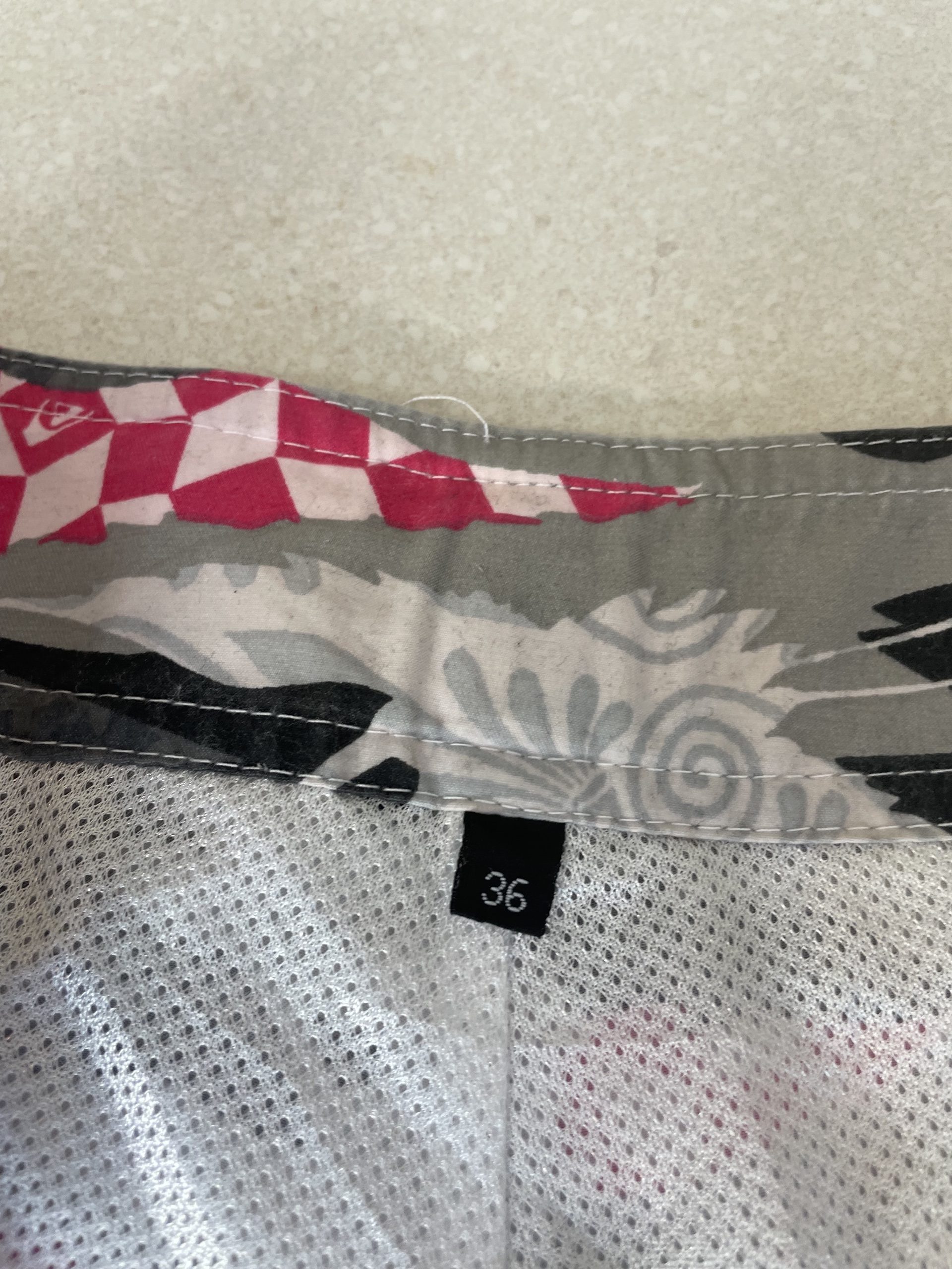 Quiksilver White & Black Graphic Swim Shorts 36 image 5