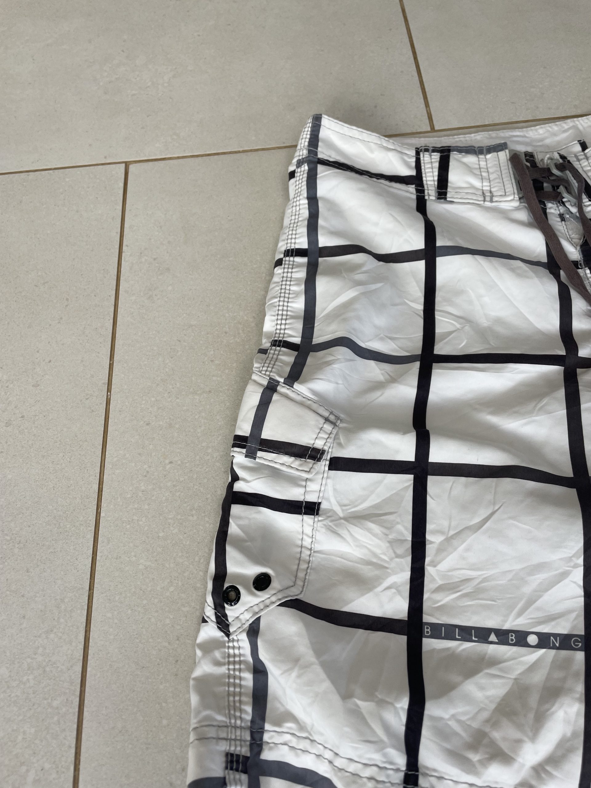 Billabong White & Black Check Board Shorts Size 30 image 2