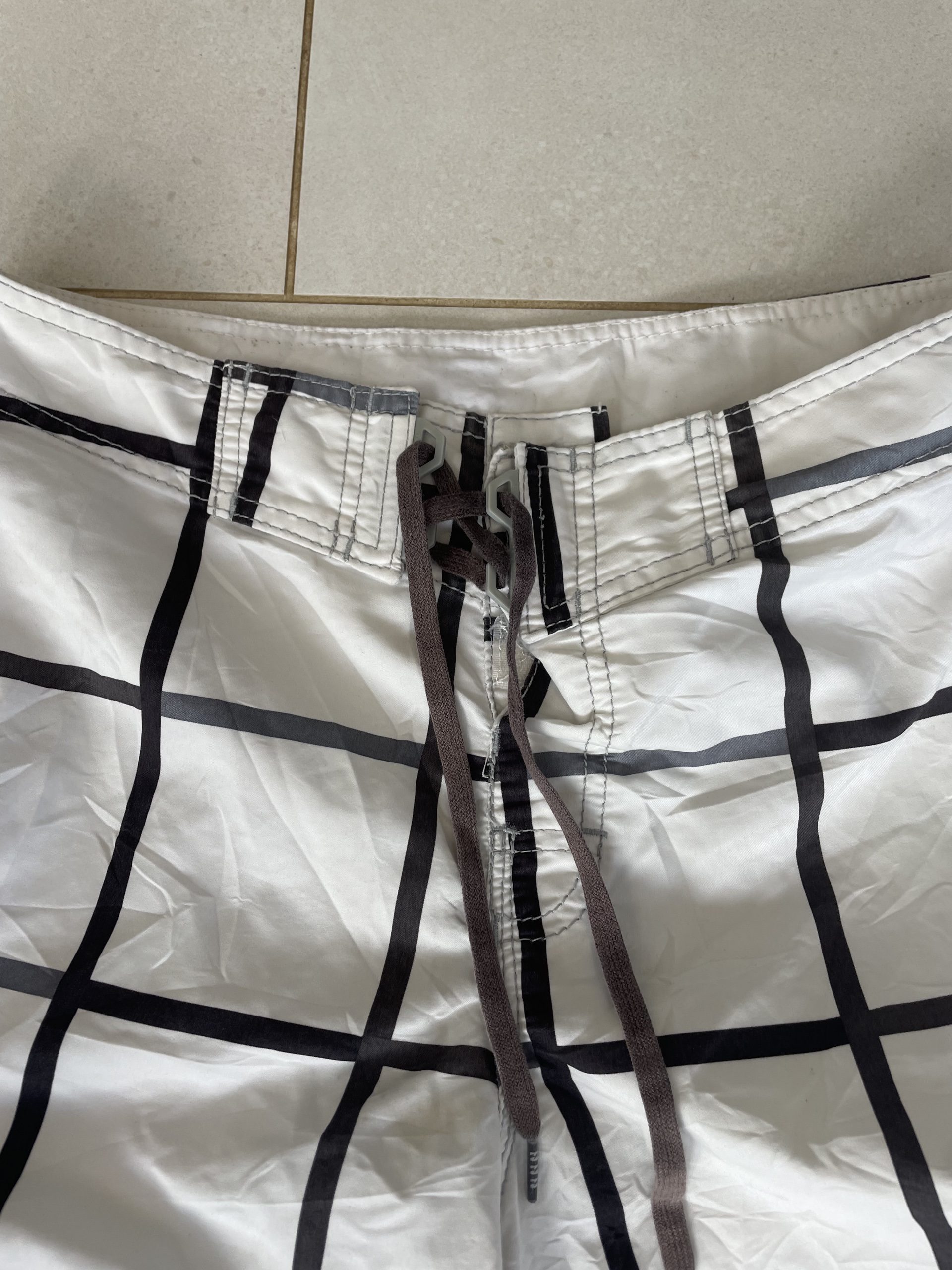 Billabong White & Black Check Board Shorts Size 30 image 3