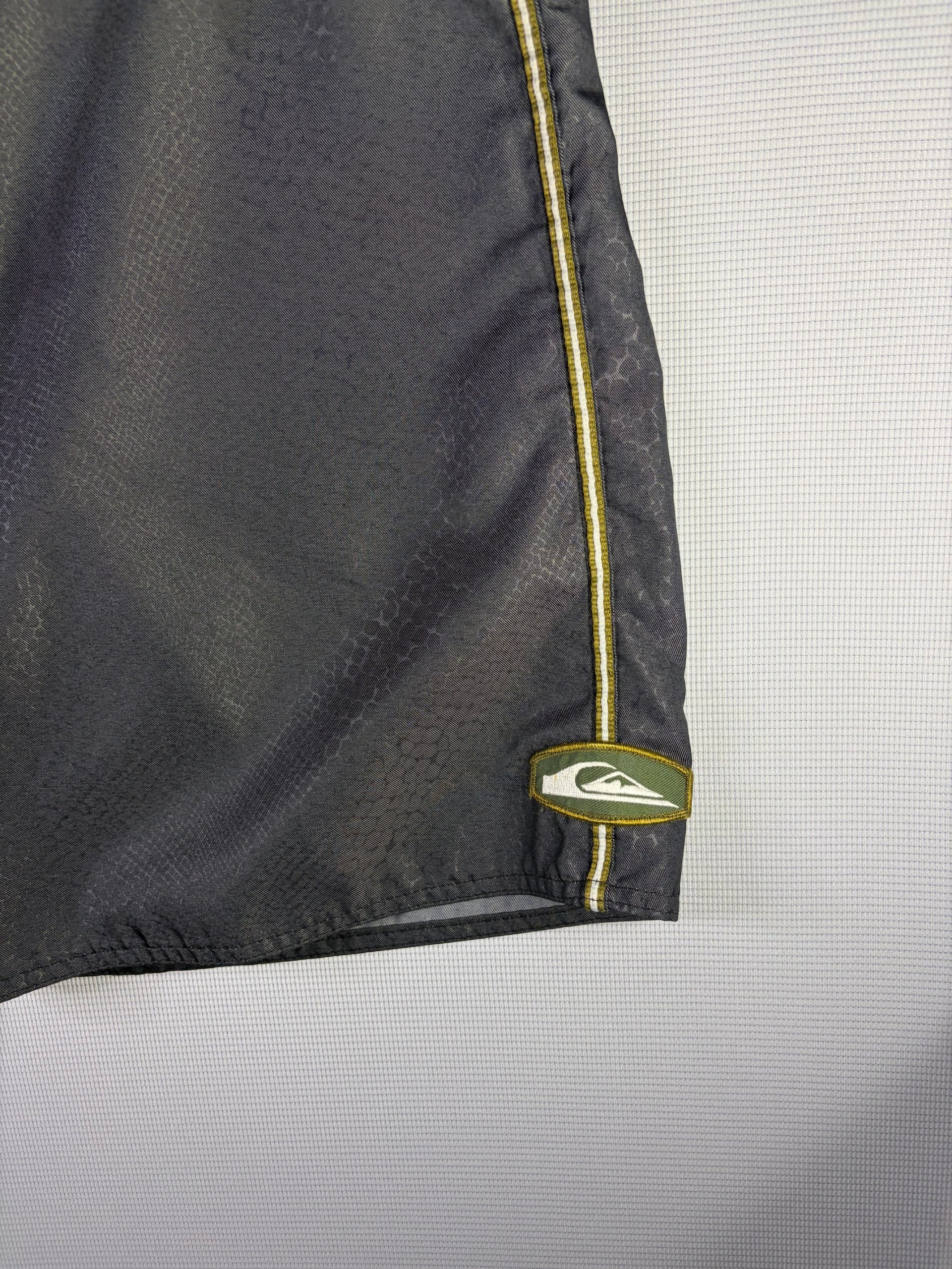 Quiksilver Grey & Beige Cargo Board Shorts Large Hex Print image 2