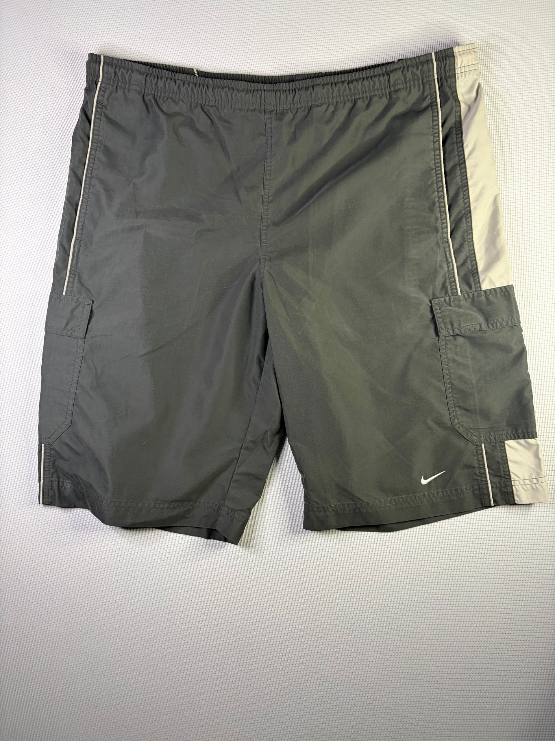 Nike Men's Grey Cargo Shorts Large