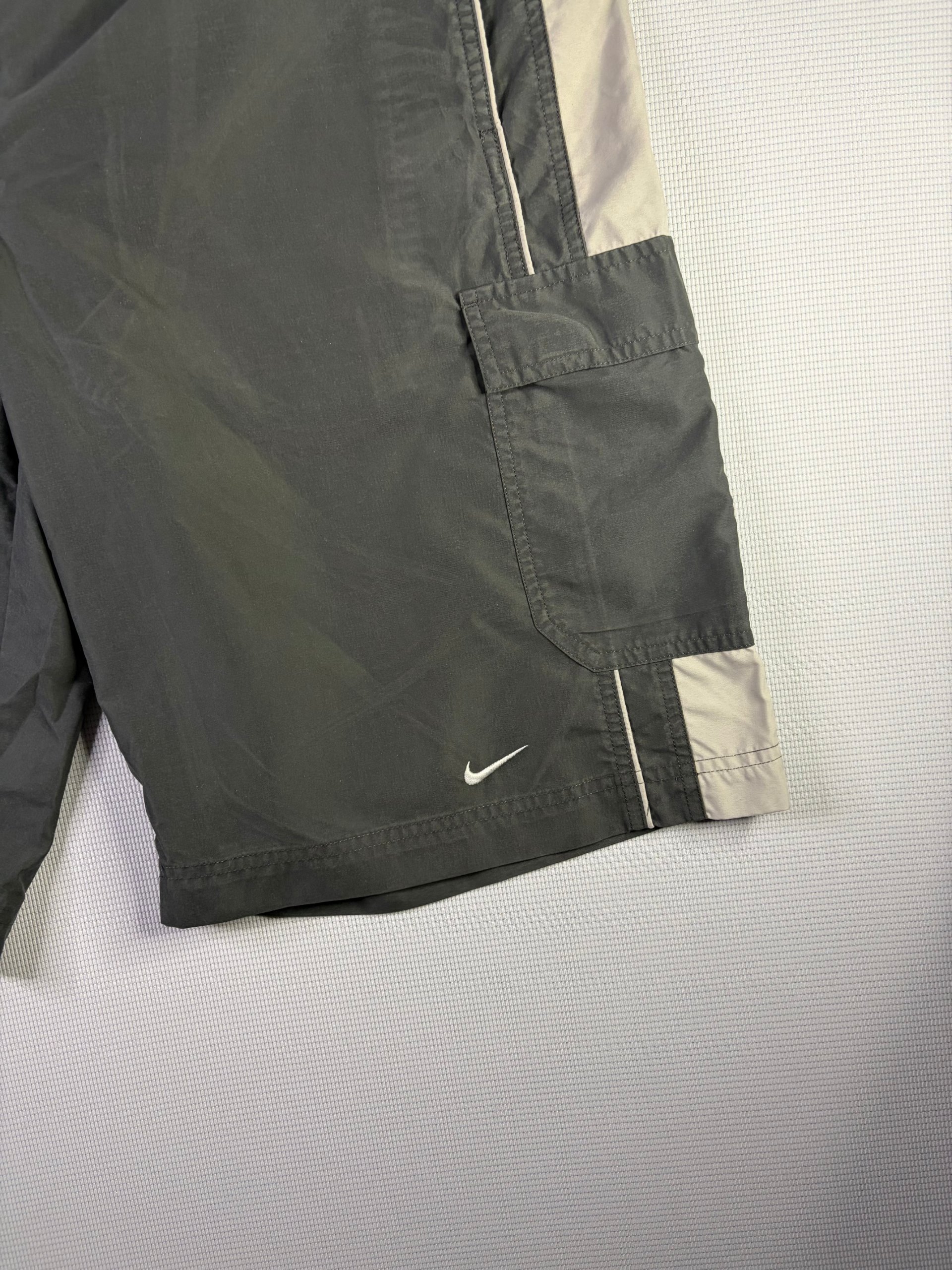 Nike Men's Grey Cargo Shorts Large image 2