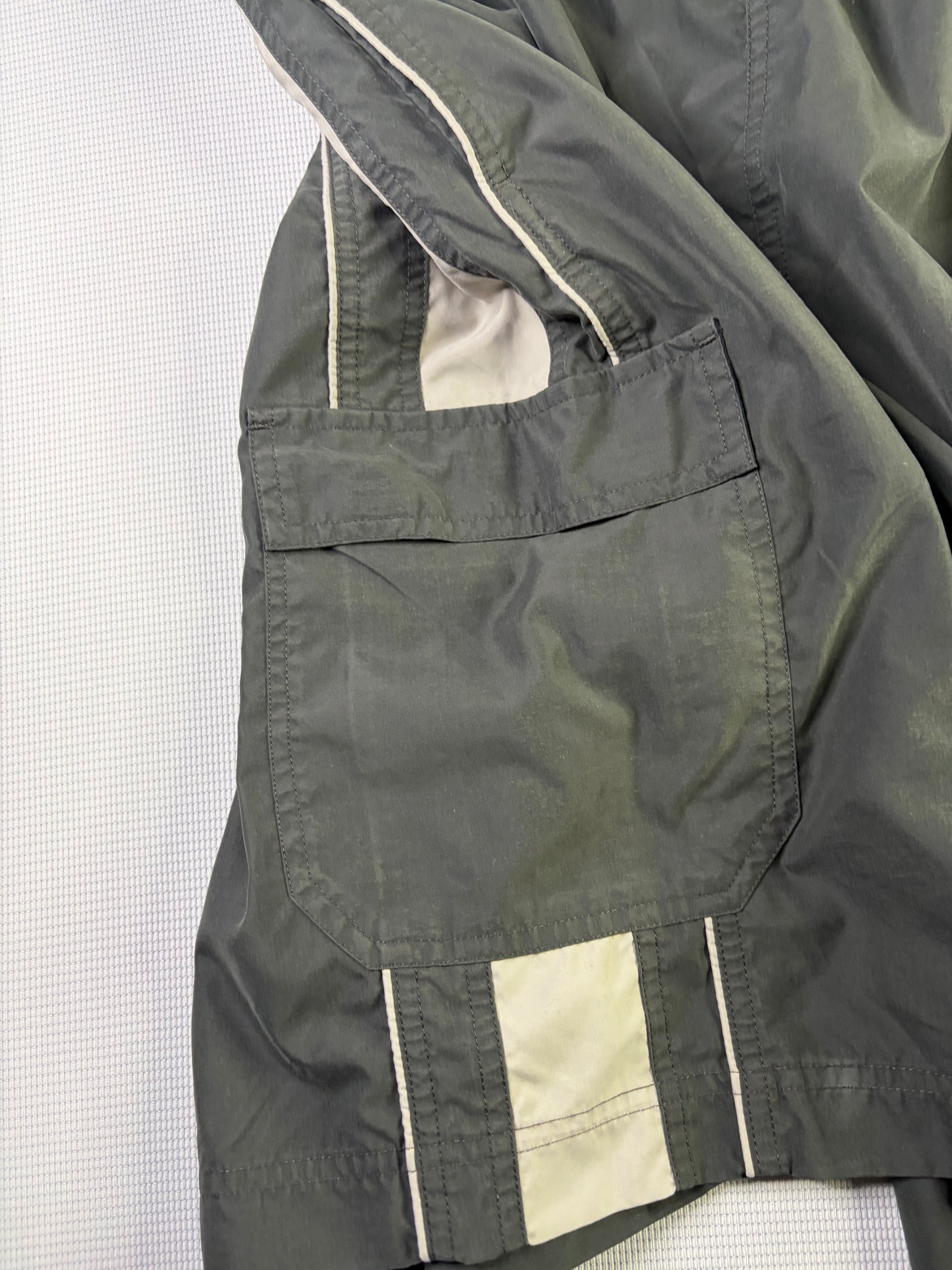 Nike Men's Grey Cargo Shorts Large image 4