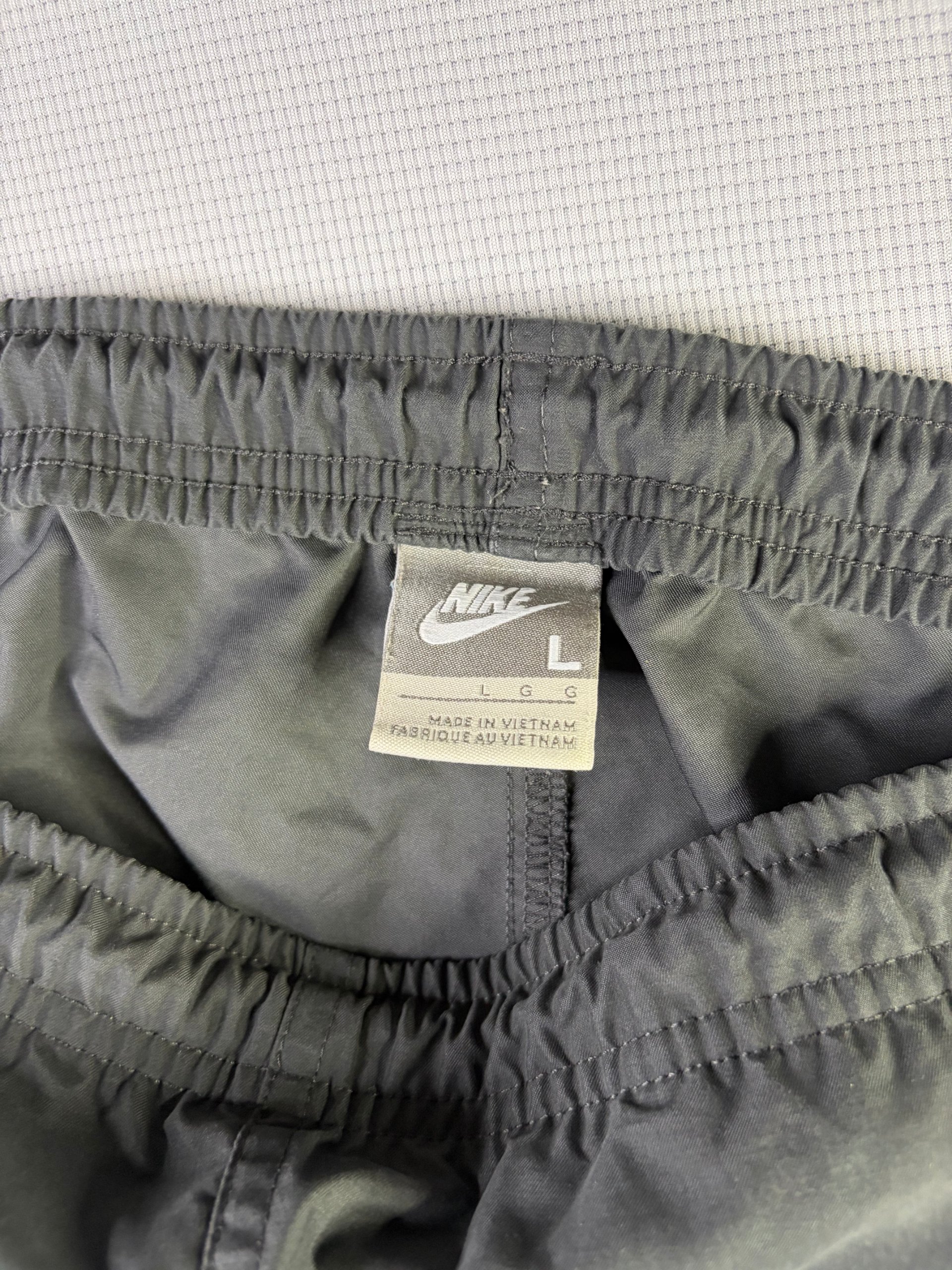 Nike Men's Grey Cargo Shorts Large image 5