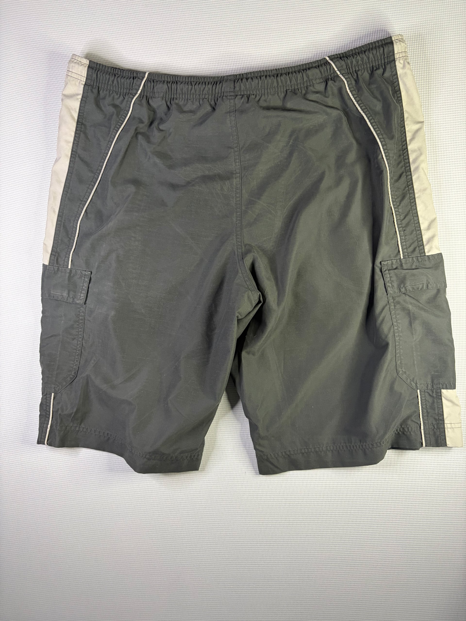 Nike Men's Grey Cargo Shorts Large image 6