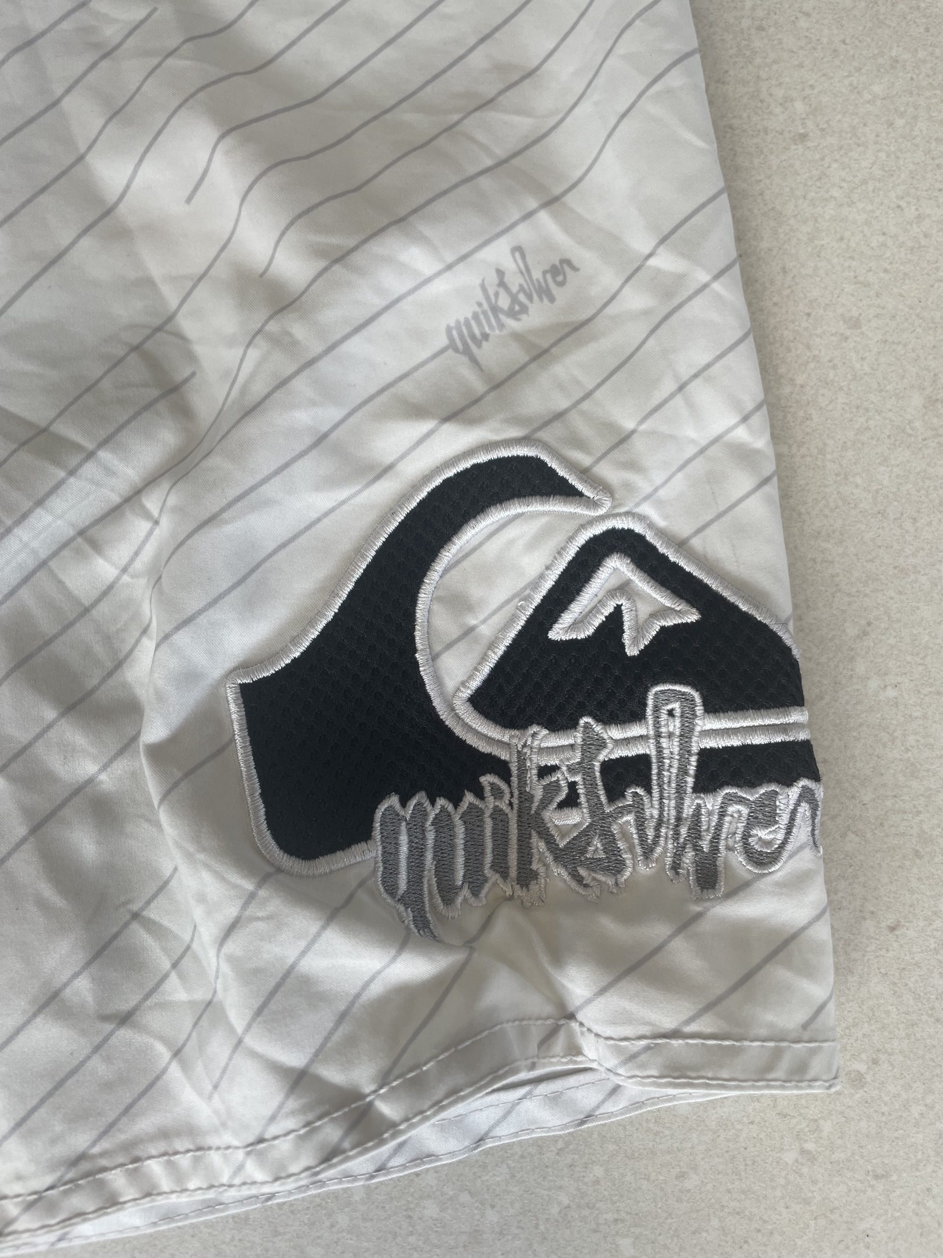 Quiksilver White & Black Men's Board Shorts Size 36 image 2