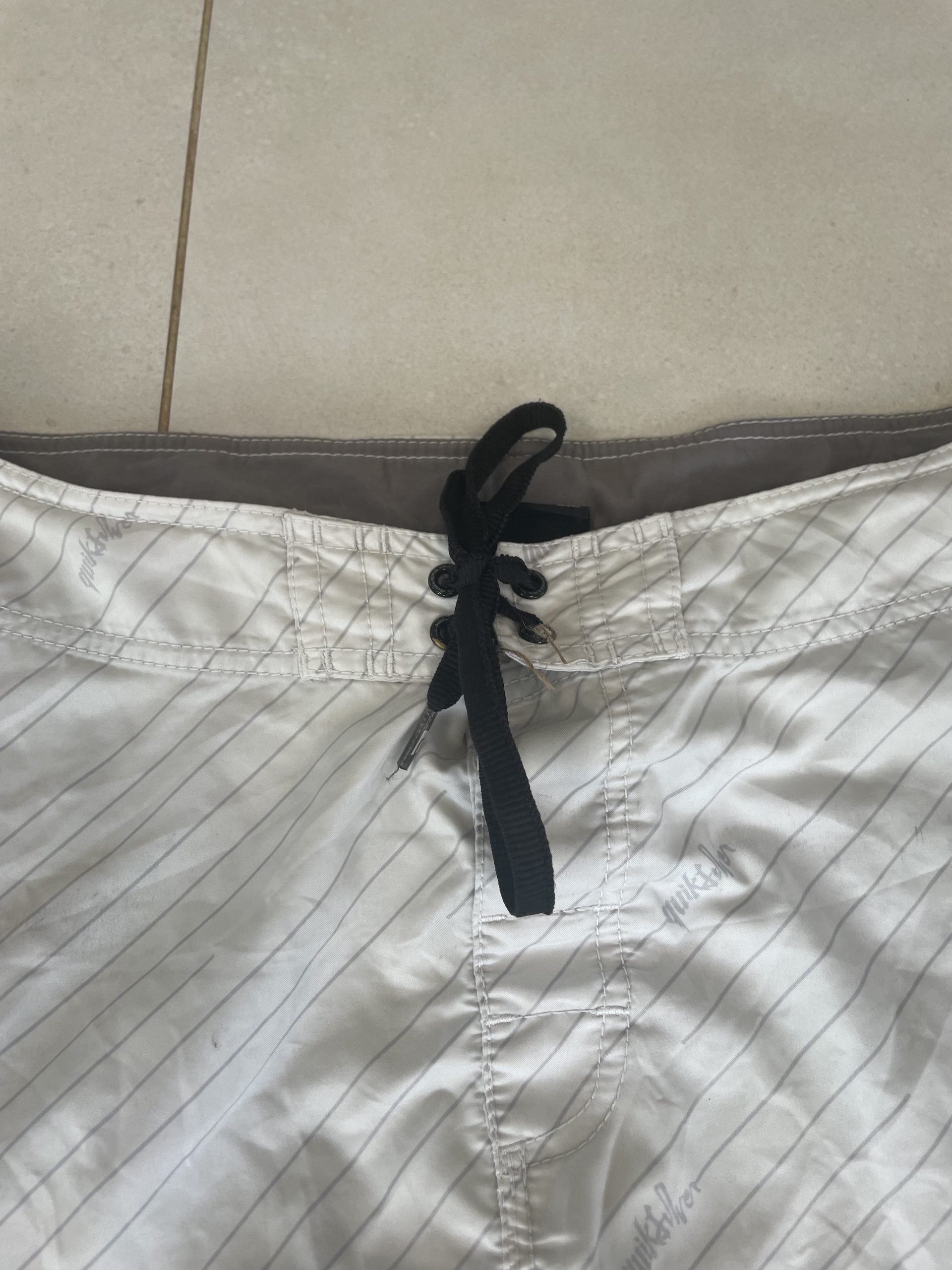 Quiksilver White & Black Men's Board Shorts Size 36 image 3
