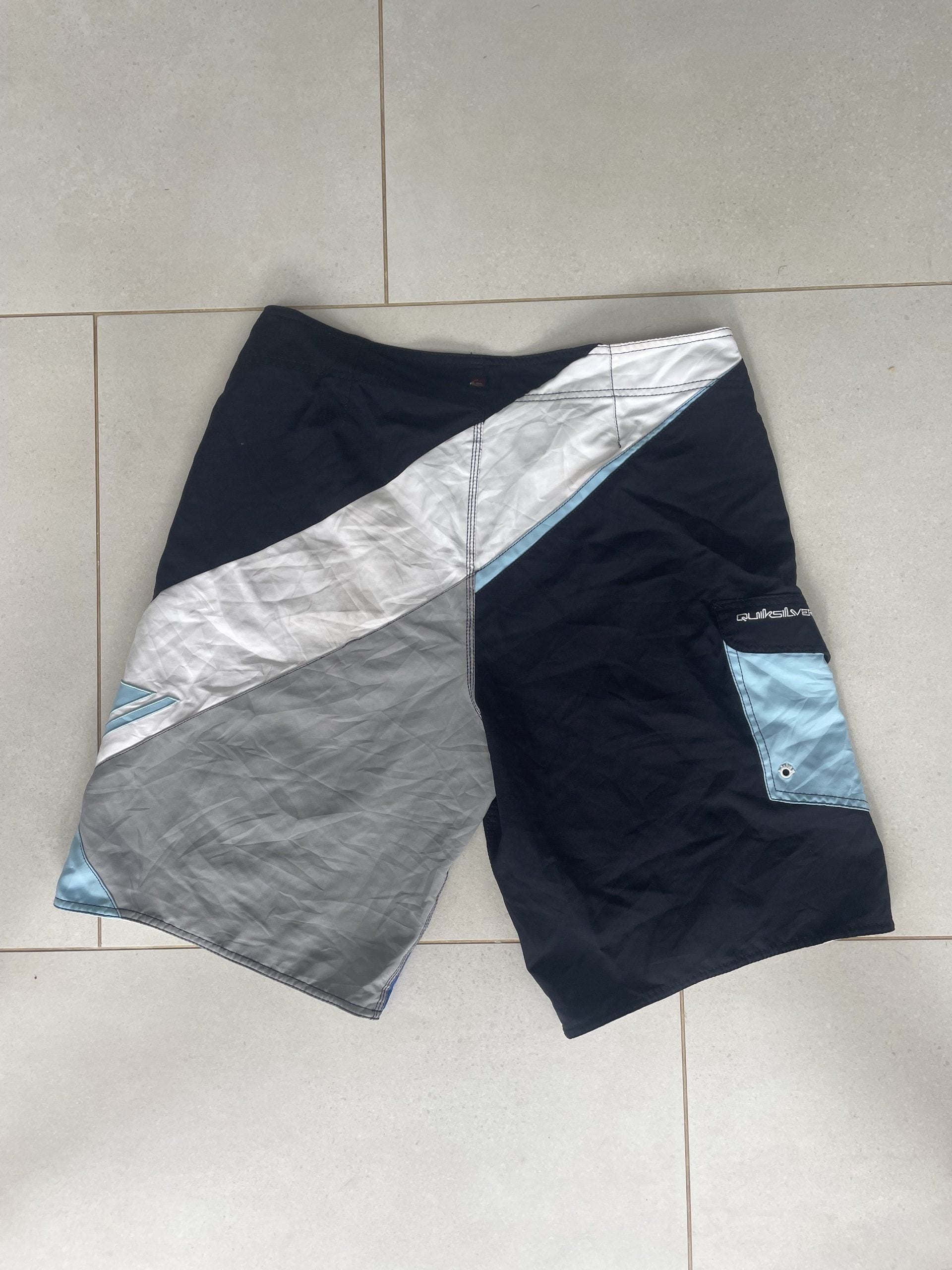 Quiksilver Men's Blue & Black Board Shorts 38 Waist image 5