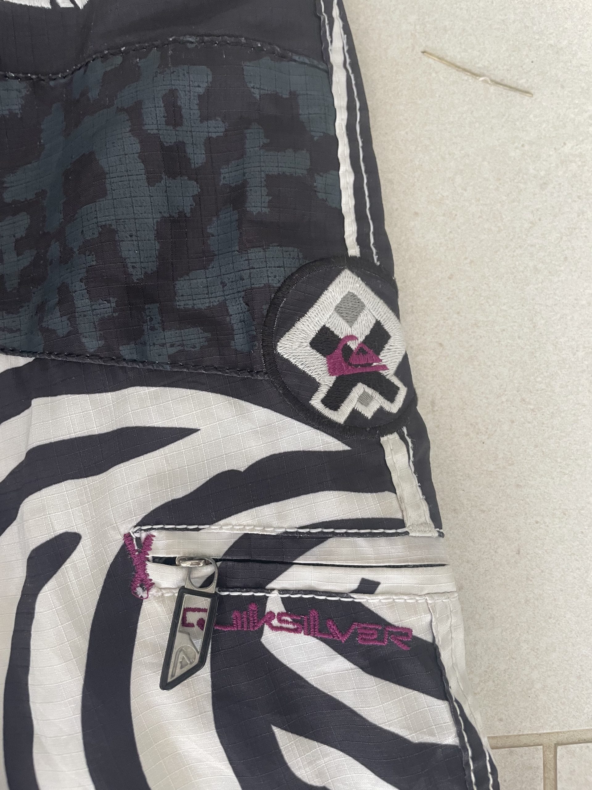 Quiksilver Black & White Zebra Print Men's Board Shorts 30 image 6