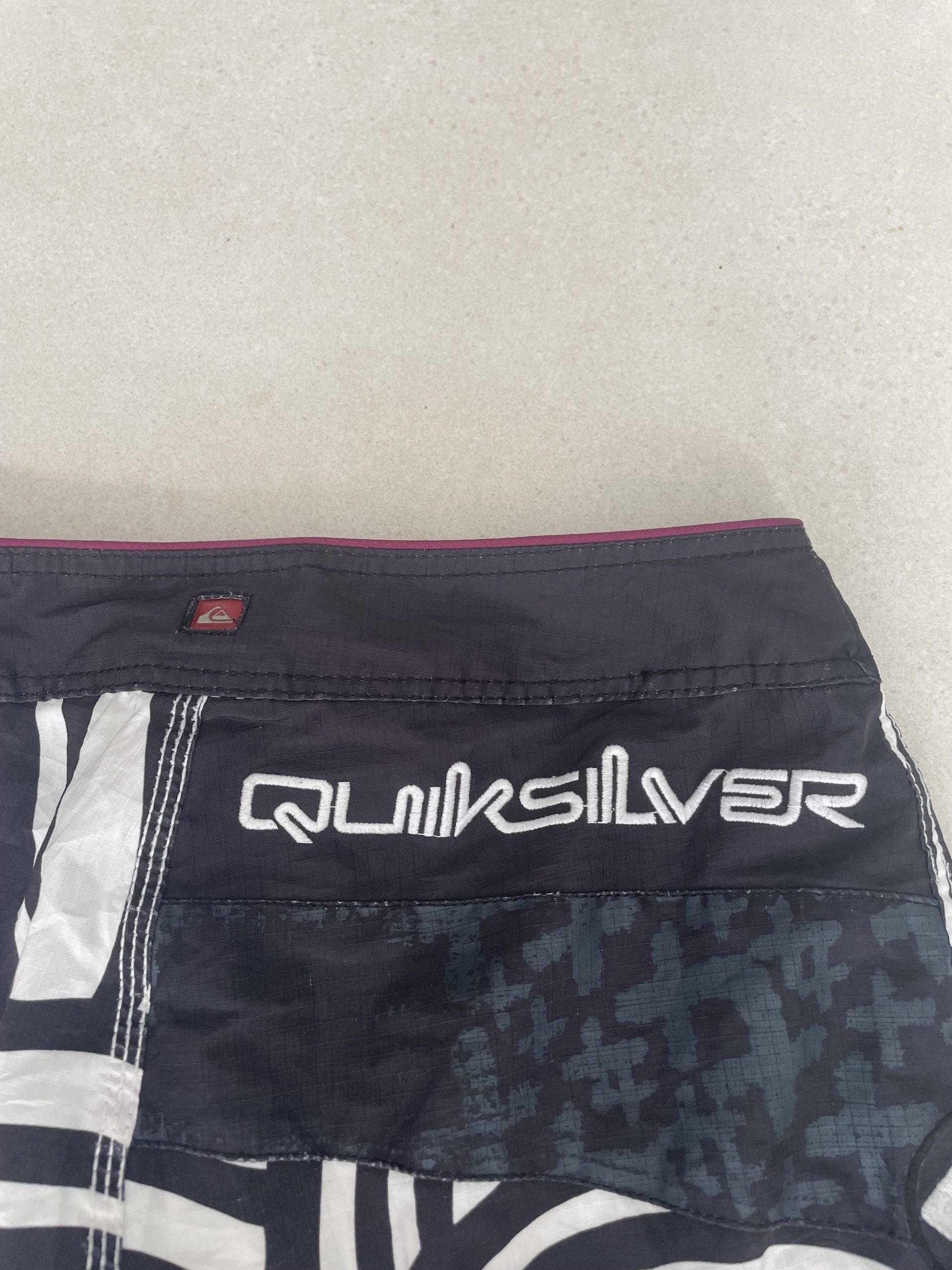 Quiksilver Black & White Zebra Print Men's Board Shorts 30 image 7
