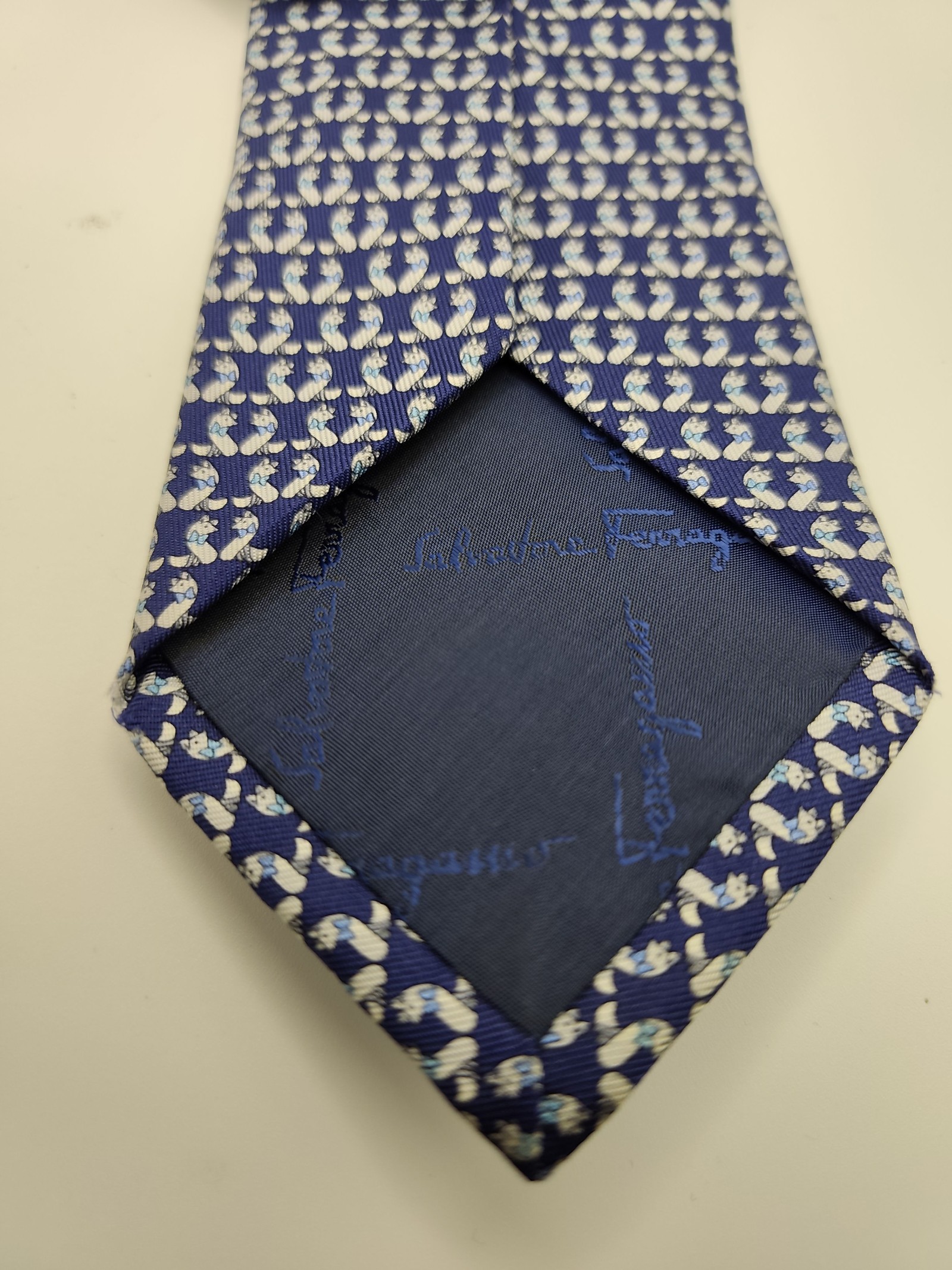 Salvatore Ferragamo Men's Blue & White Silk Printed Tie image 4