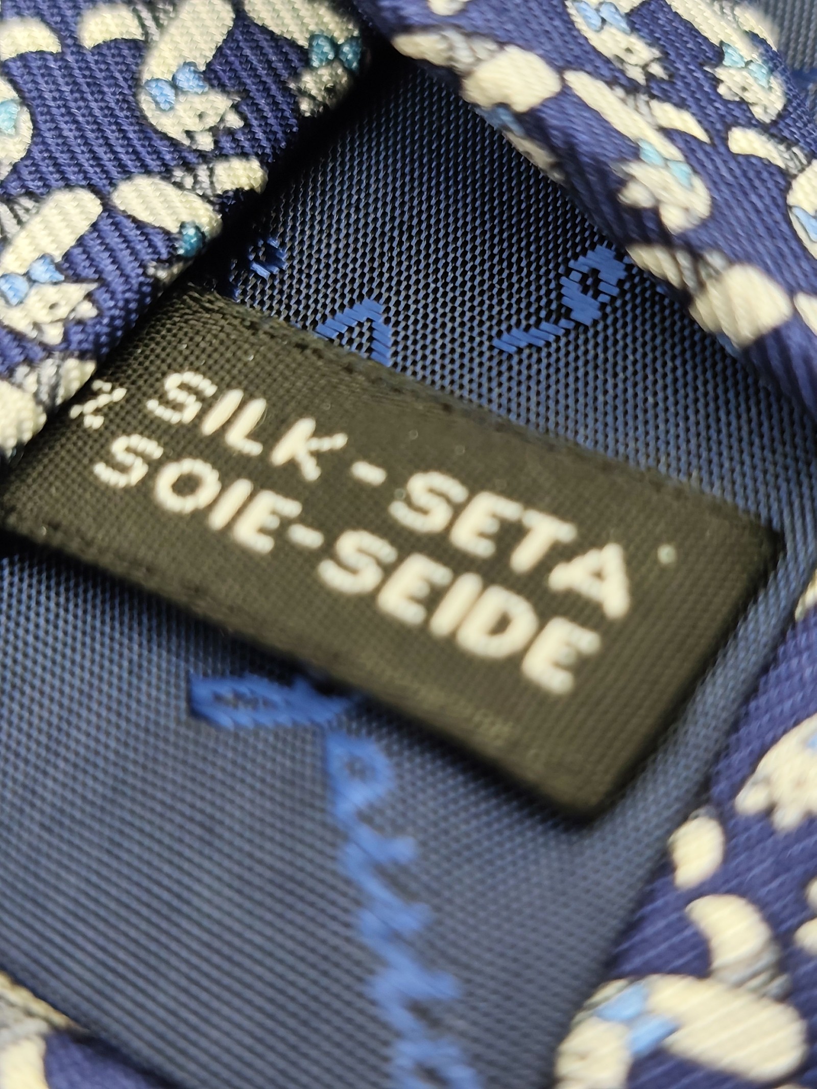 Salvatore Ferragamo Men's Blue & White Silk Printed Tie image 5