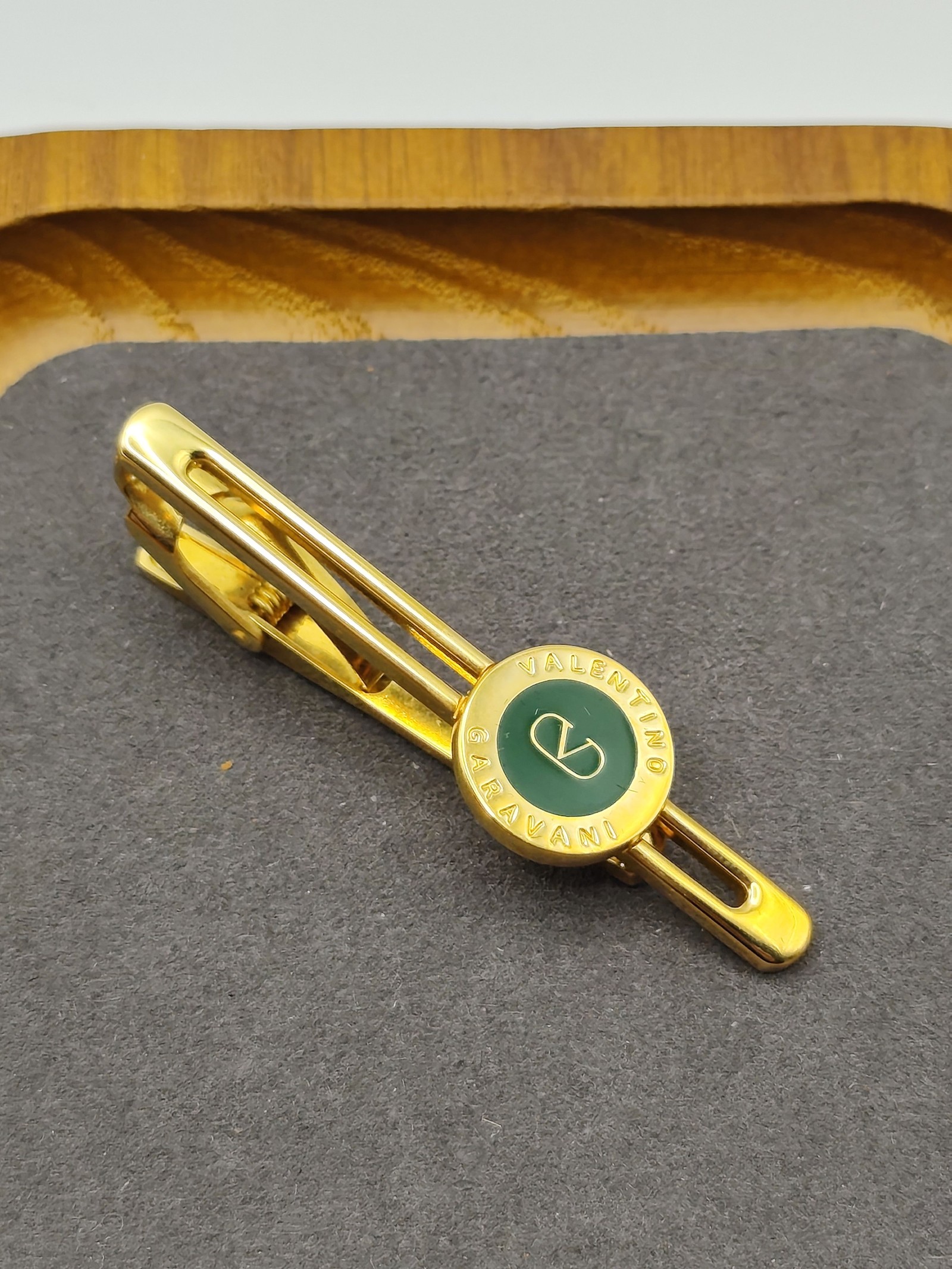 Valentino Garavani Gold & Green Tie Clip & Cufflinks Set Other image 9