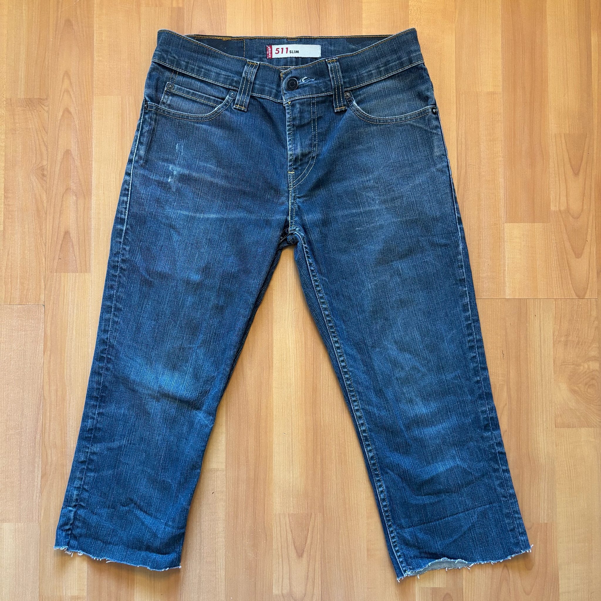 Vintage Levi's Blue 511 Capri 3/4 length Jeans 34 Waist Distressed Hem image 3
