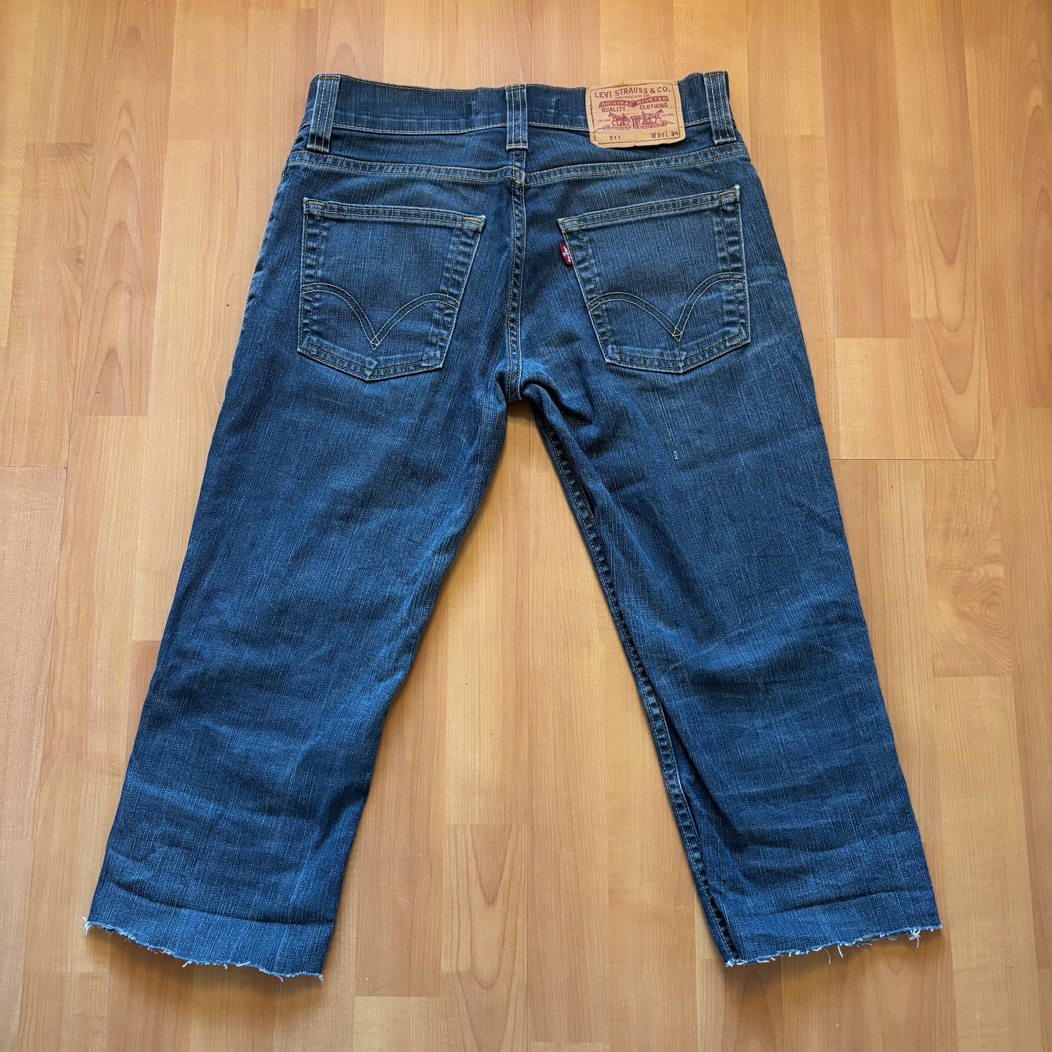 Vintage Levi's Blue 511 Capri 3/4 length Jeans 34 Waist Distressed Hem image 10