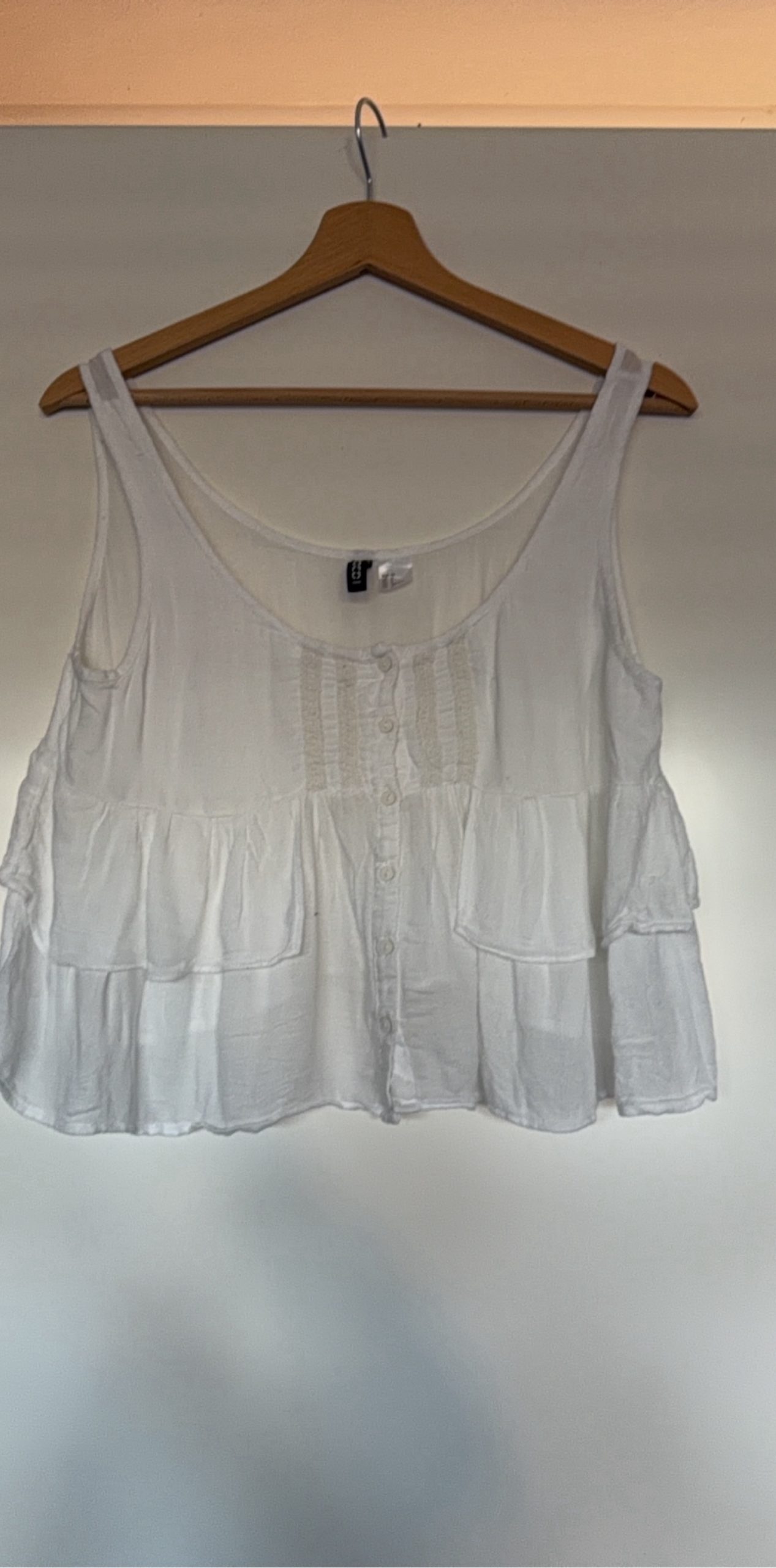 Romantic Women's White Ruffled Button-Up Tank Top s