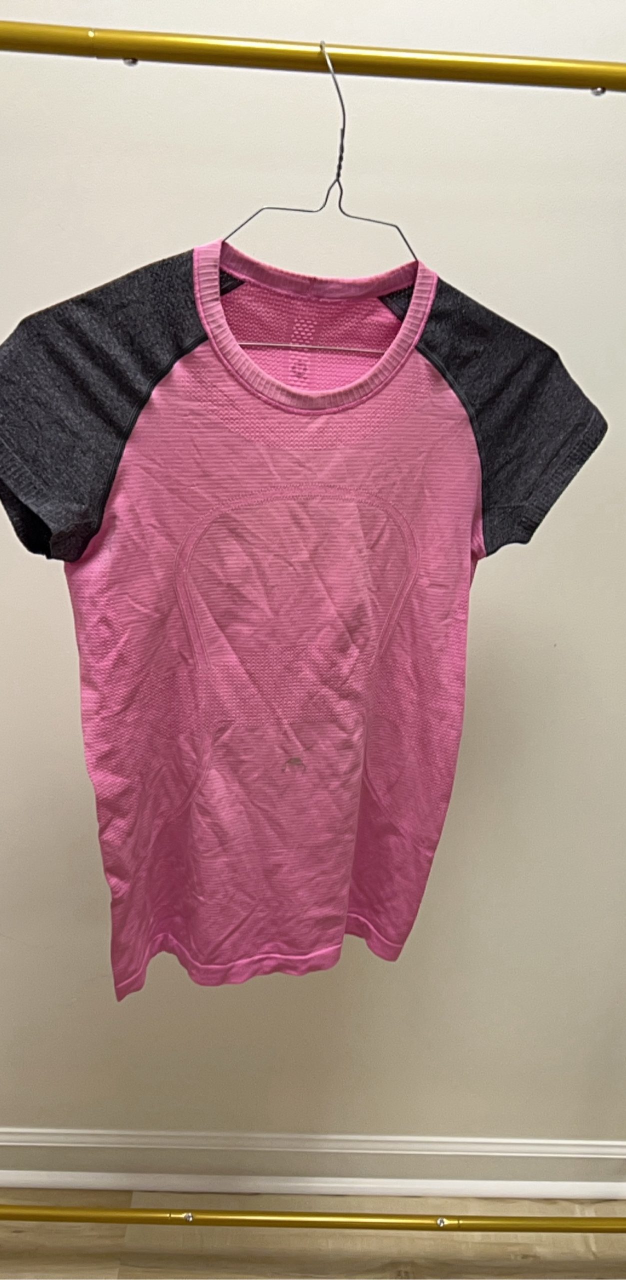 Lululemon Pink & Black Women's Athletic T-Shirt Medium