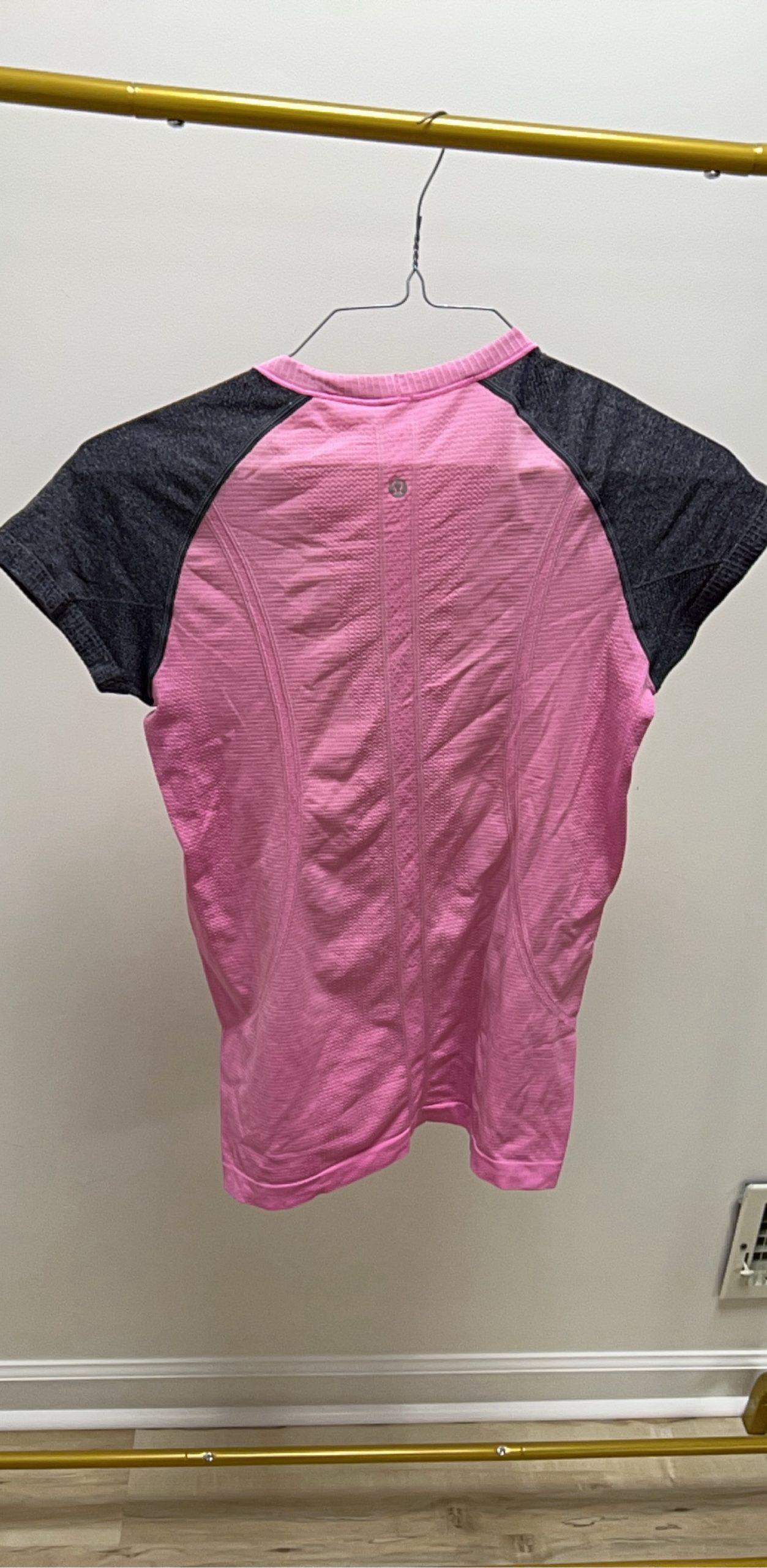 Lululemon Pink & Black Women's Athletic T-Shirt Medium image 3