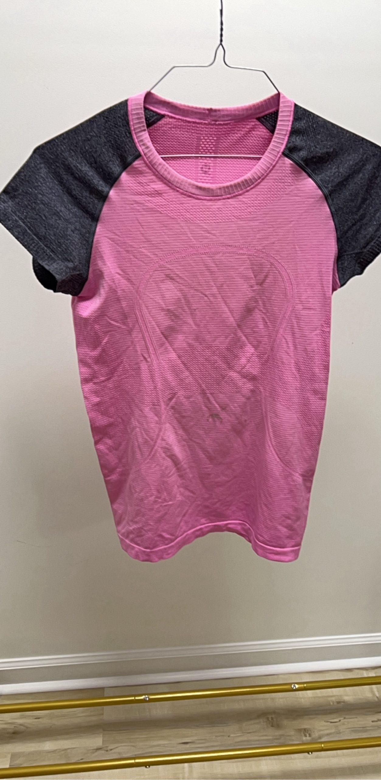 Lululemon Pink & Black Women's Athletic T-Shirt Medium image 5