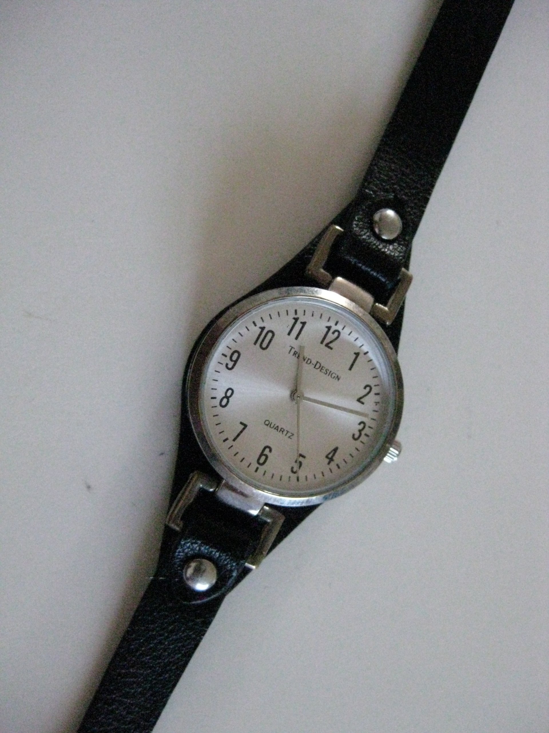 Trend-Design Silver & Black Quartz Wristwatch Unisex image 2