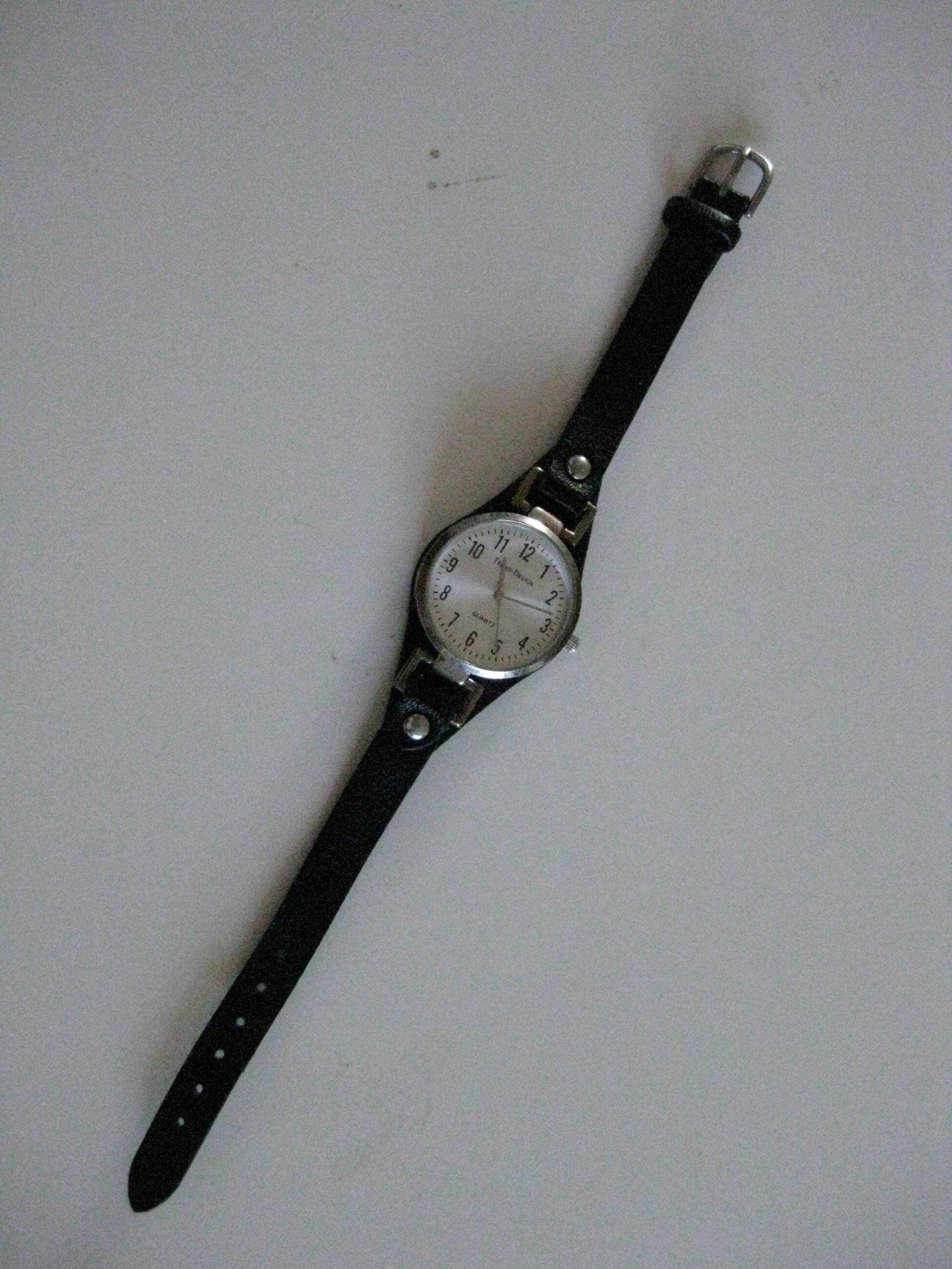 Trend-Design Silver & Black Quartz Wristwatch Unisex image 4
