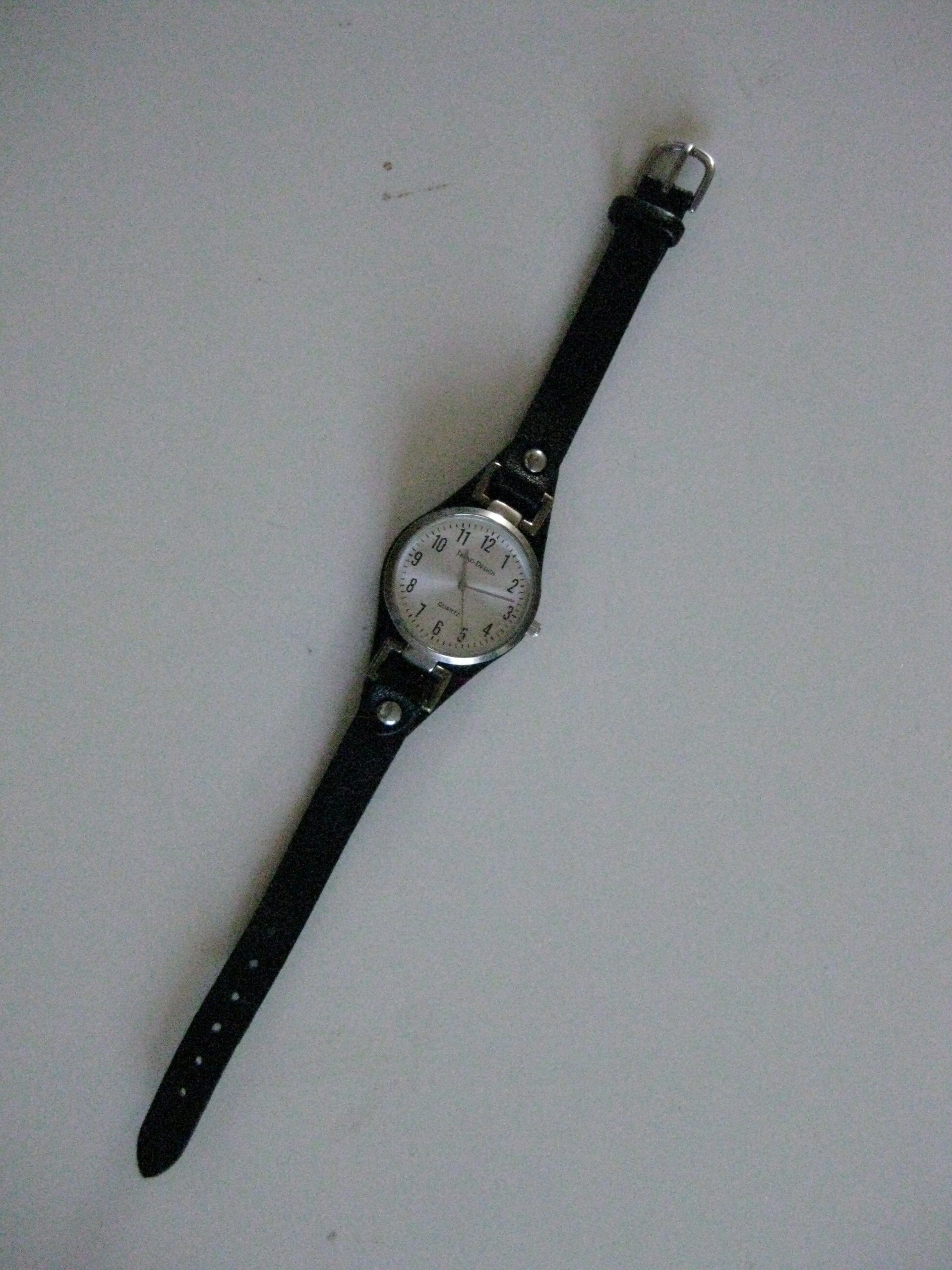 Trend-Design Silver & Black Quartz Wristwatch Unisex image 5