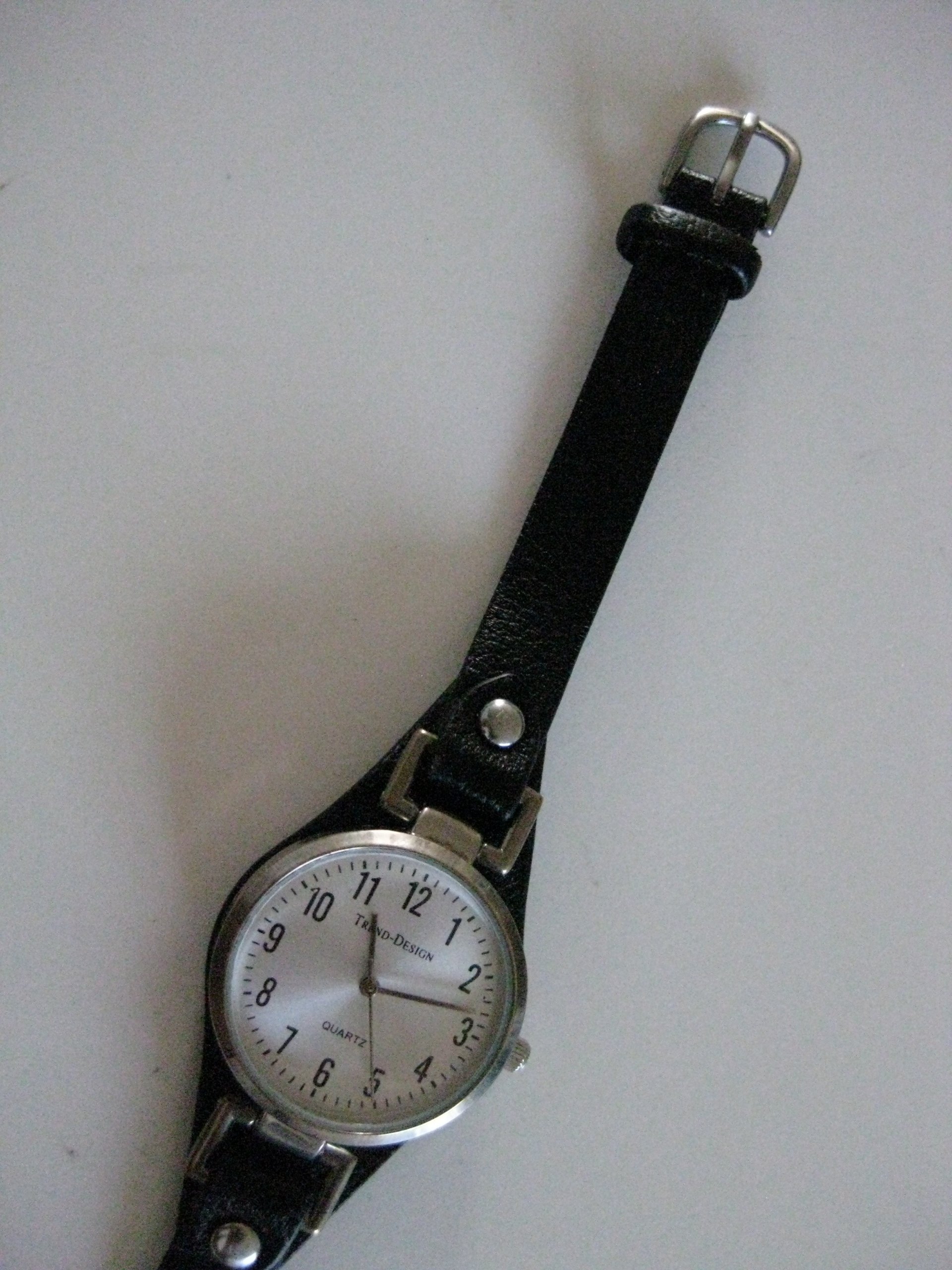 Trend-Design Silver & Black Quartz Wristwatch Unisex image 7