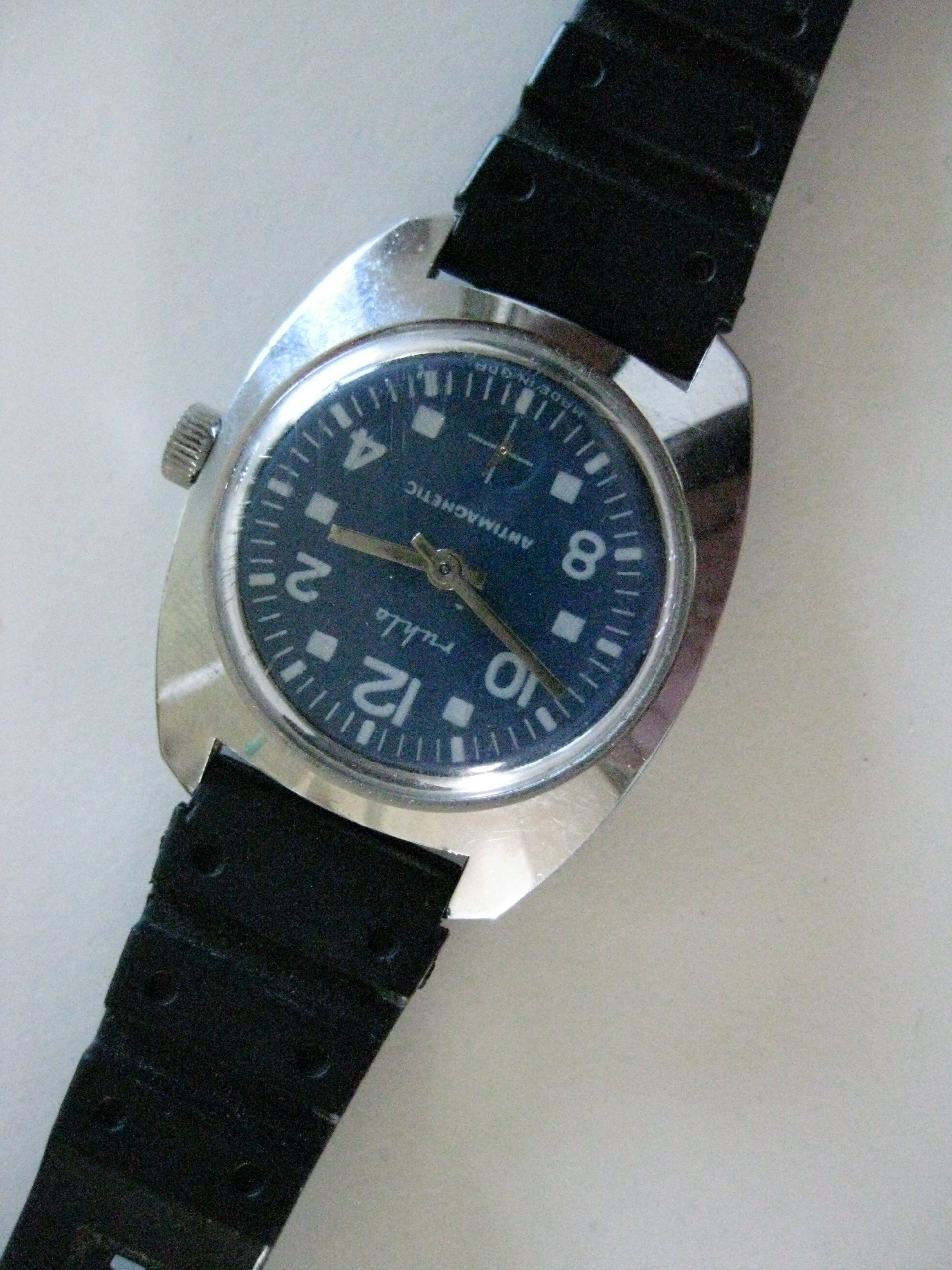 Ruhla Blue Analog Antimagnetic Wristwatch Unisex image 2