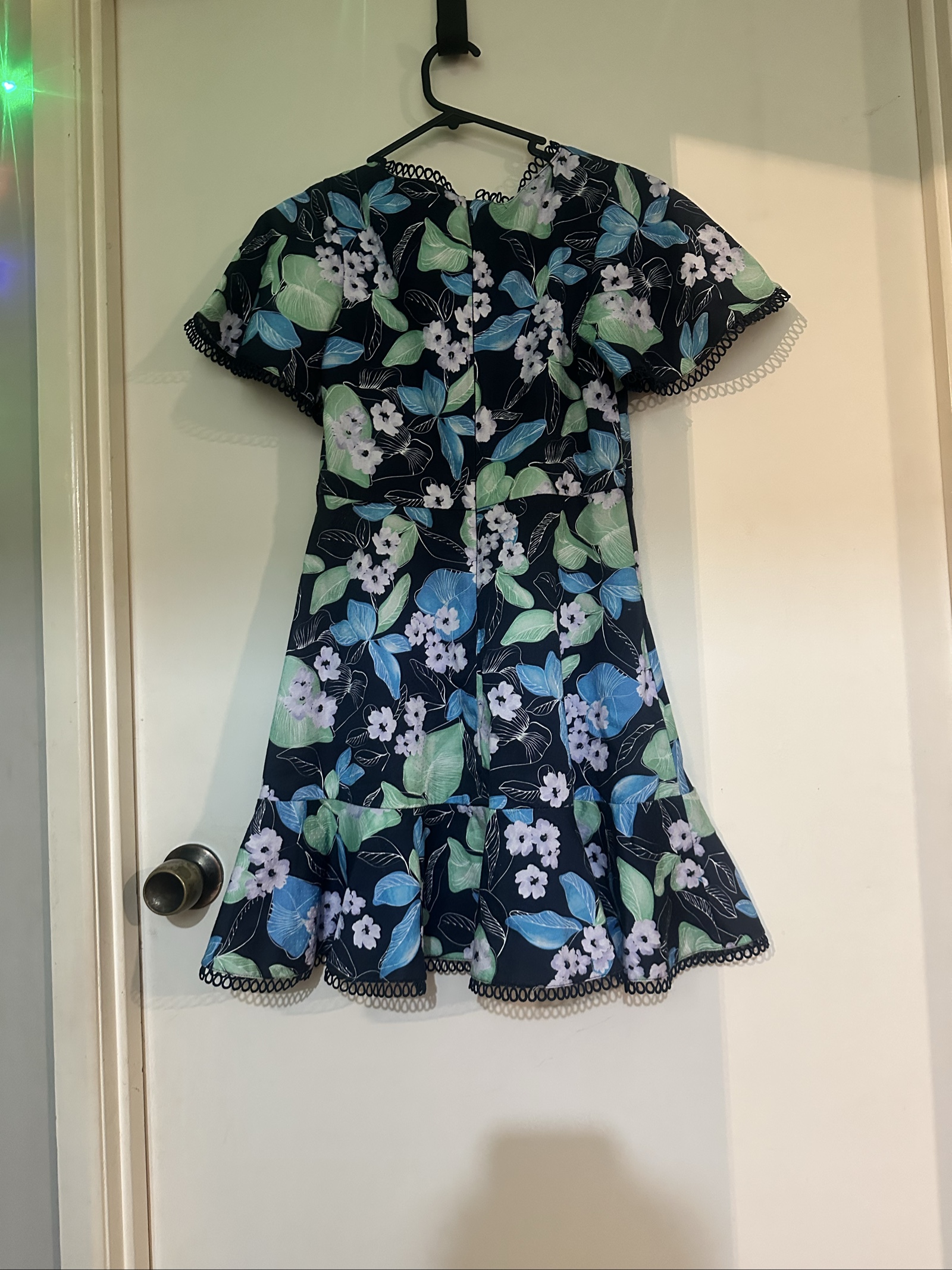 Review Navy Blue & Green Floral Ruffle Dress Size 10 image 3