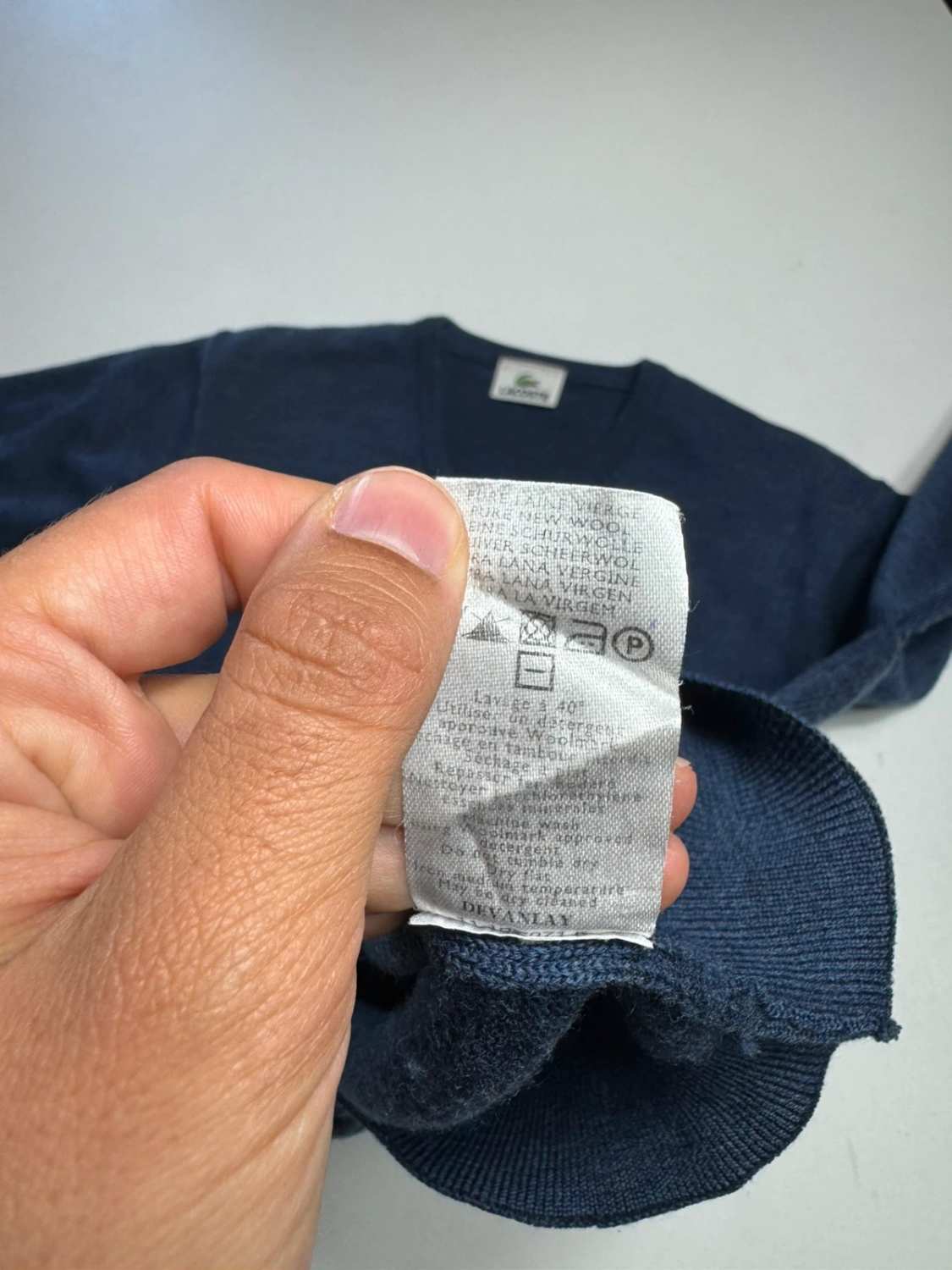 Lacoste Bleu Marine Pull Col V Manches Longues 100% laine - taille 2 (Small) image 10