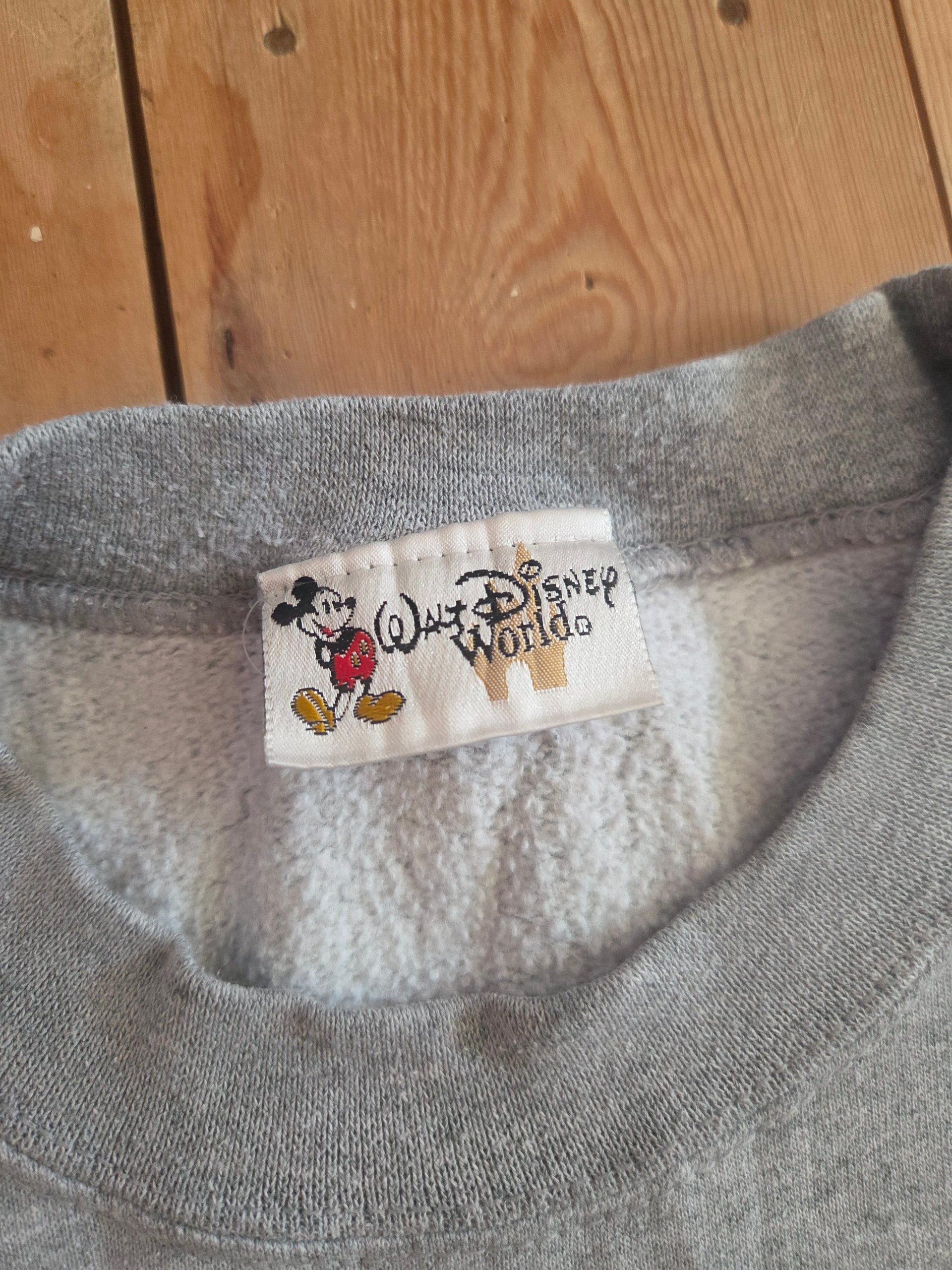 Vintage 1999/2000 Walt Disney World Mickey & Friends Millennium Sweatshirt L USA image 6