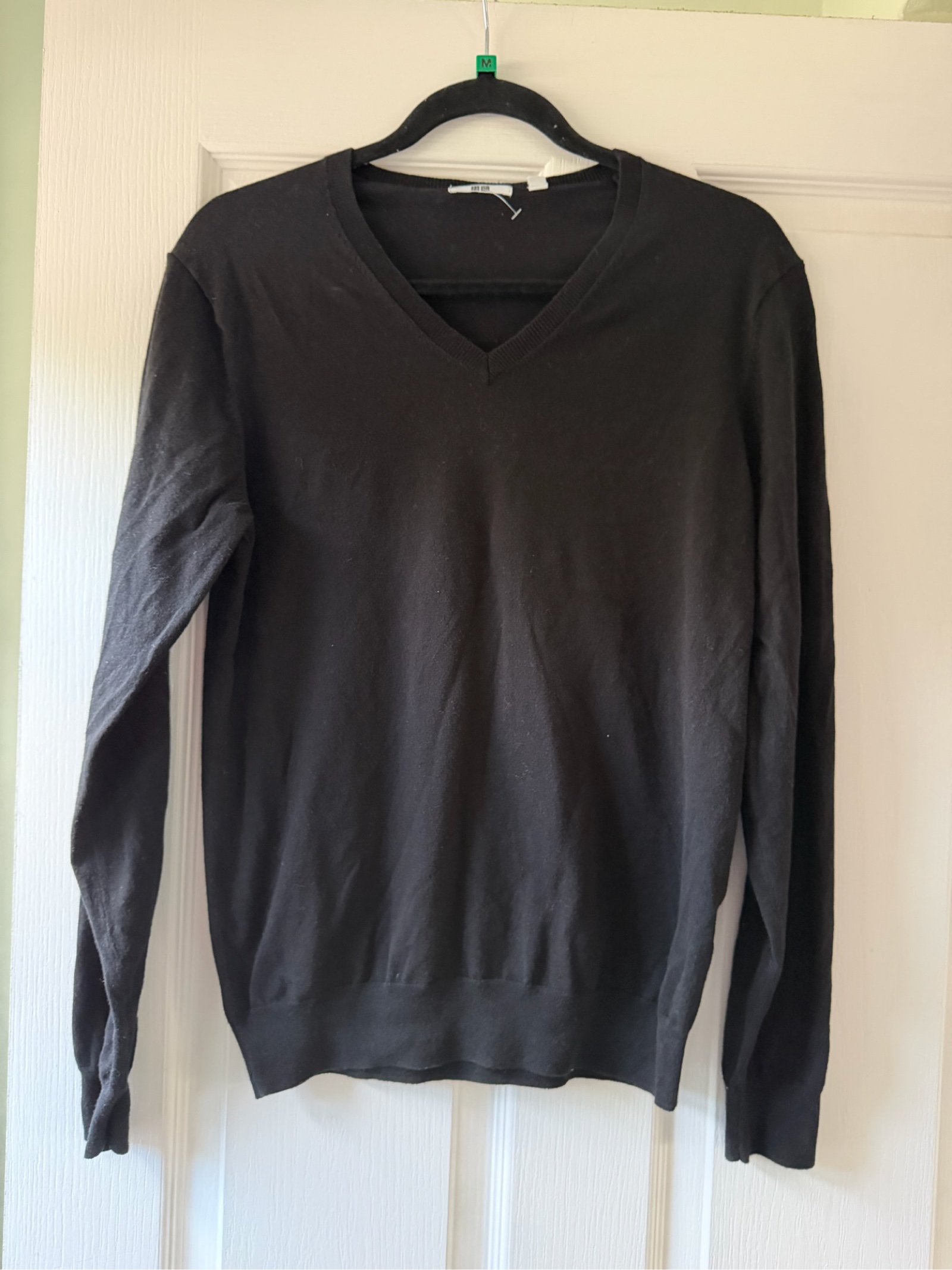 Uniqlo Black V-Neck Knit Sweater - Small