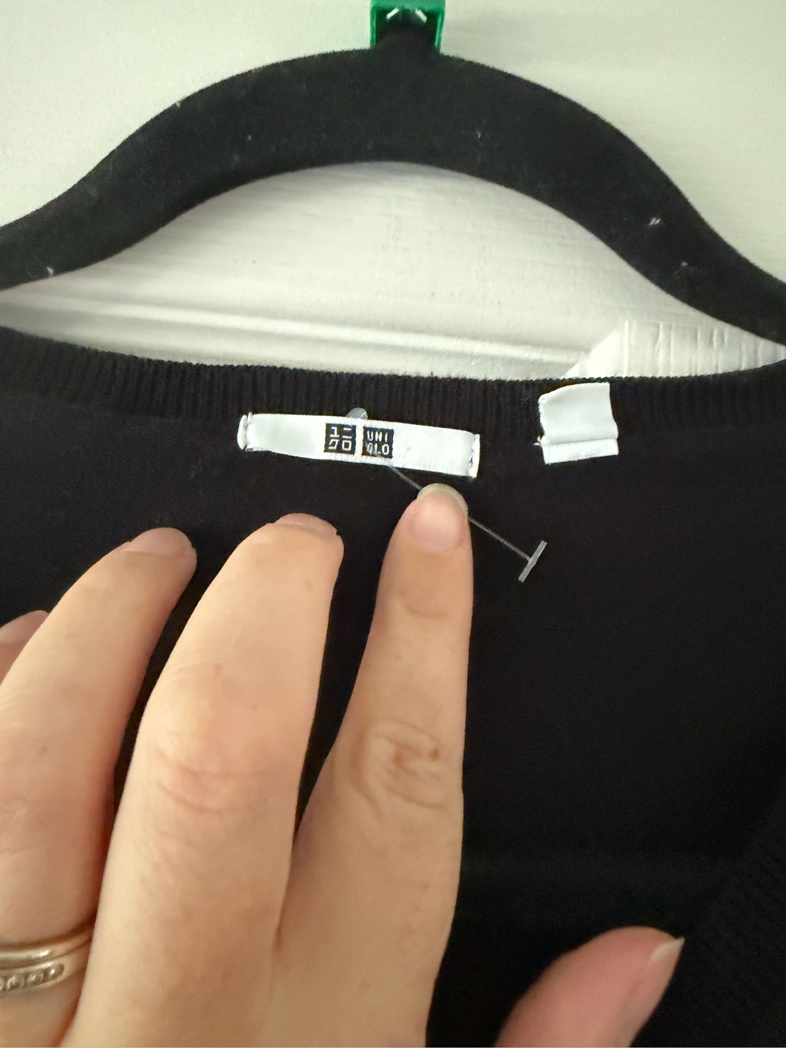 Uniqlo Black V-Neck Knit Sweater - Small image 2