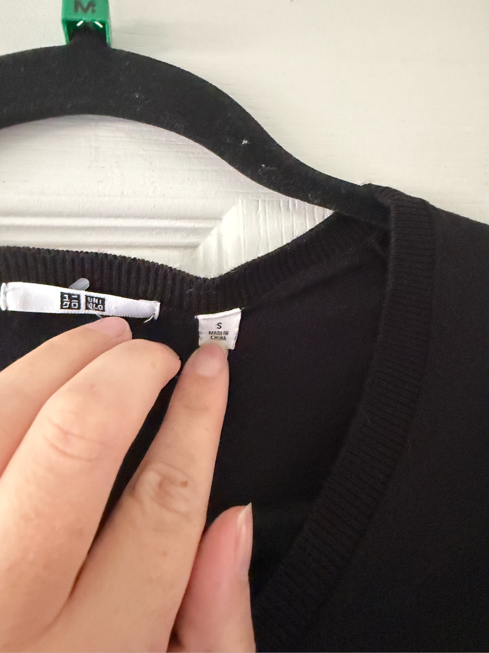 Uniqlo Black V-Neck Knit Sweater - Small image 3