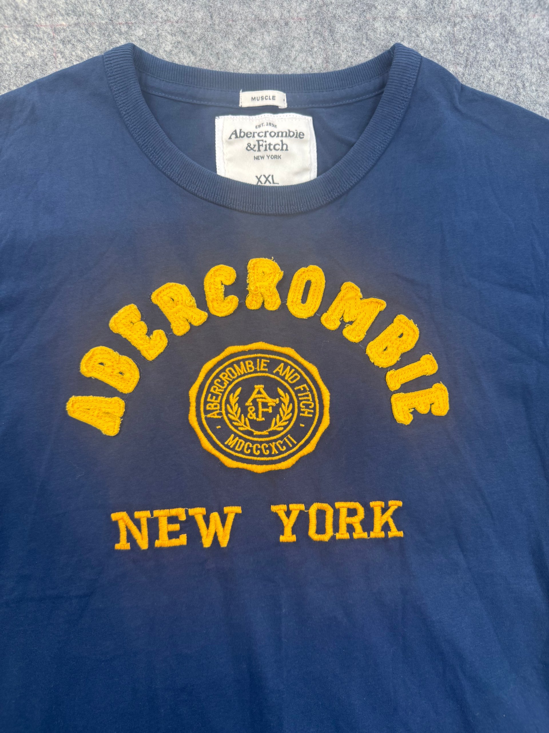 Abercrombie Navy & Yellow Logo T-Shirt XXL Cotton image 4