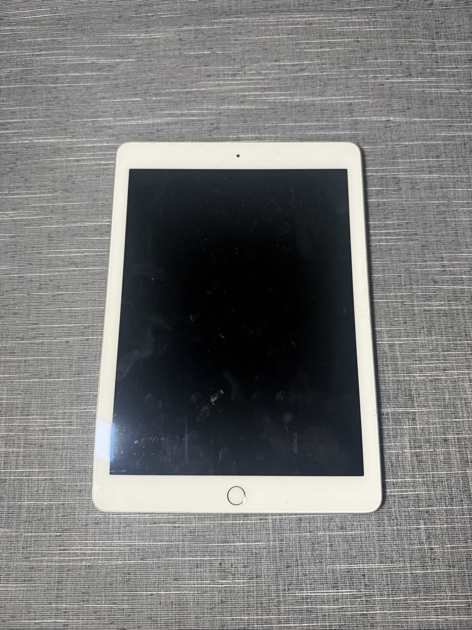 Apple Gold iPad A1566 9.7in WiFi Tablet