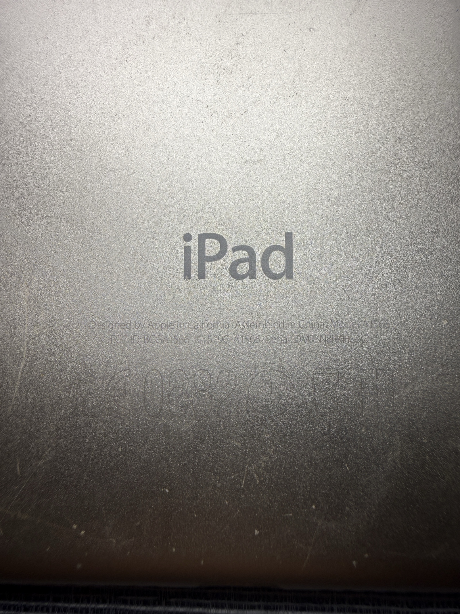 Apple Gold iPad A1566 9.7in WiFi Tablet image 3